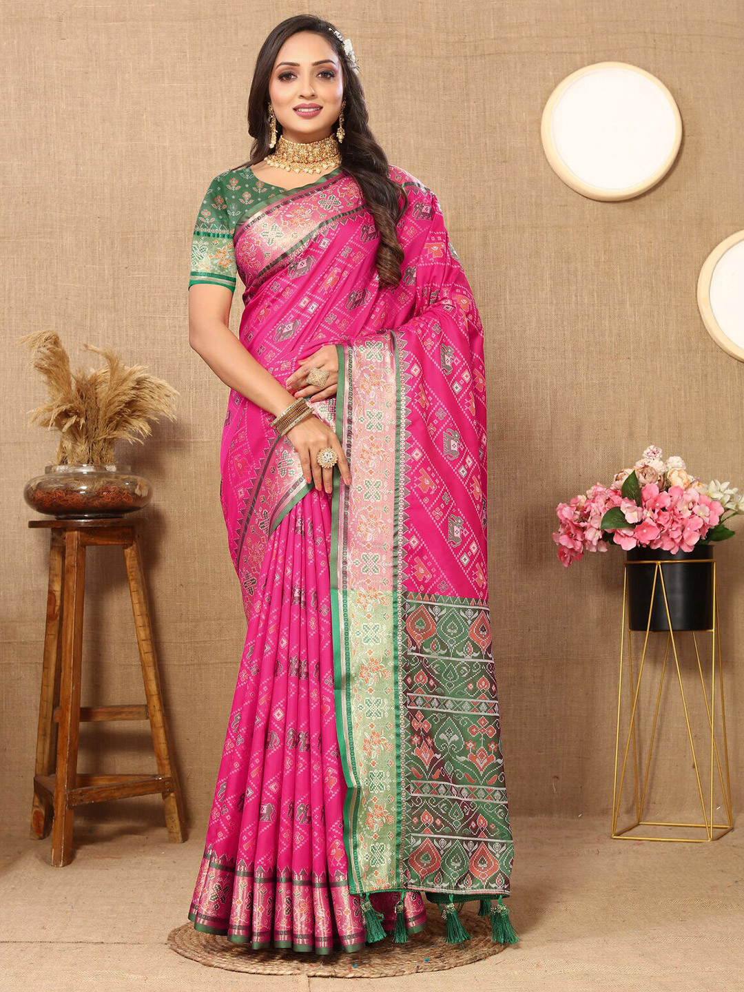 

CATCHY FOREVER Ethnic Motifs Zari Patola Saree, Pink