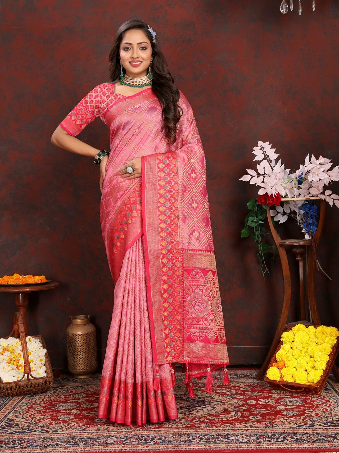 

CATCHY FOREVER Ethnic Motifs Woven Design Zari Organza Banarasi Saree, Pink