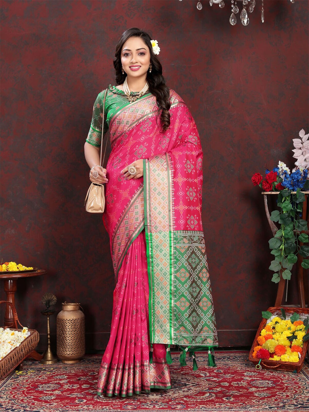 

CATCHY FOREVER Ethnic Motifs Woven Design Zari Patola Saree, Pink