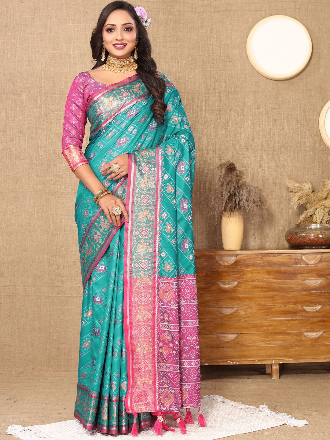 

CATCHY FOREVER Ethnic Motifs Woven Design Zari Patola Saree, Blue