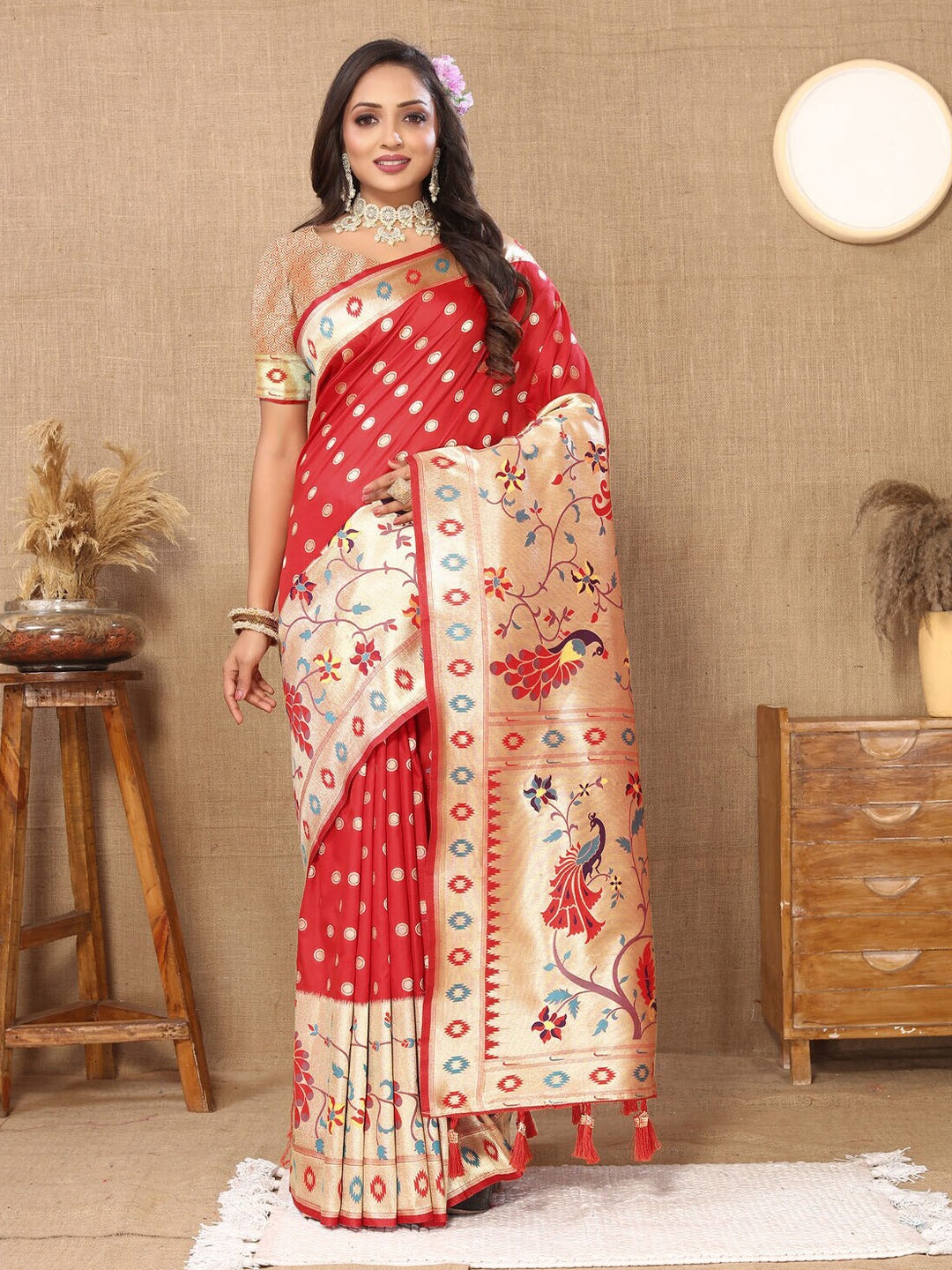 

CATCHY FOREVER Ethnic Motifs Woven Design Zari Paithani Saree, Red