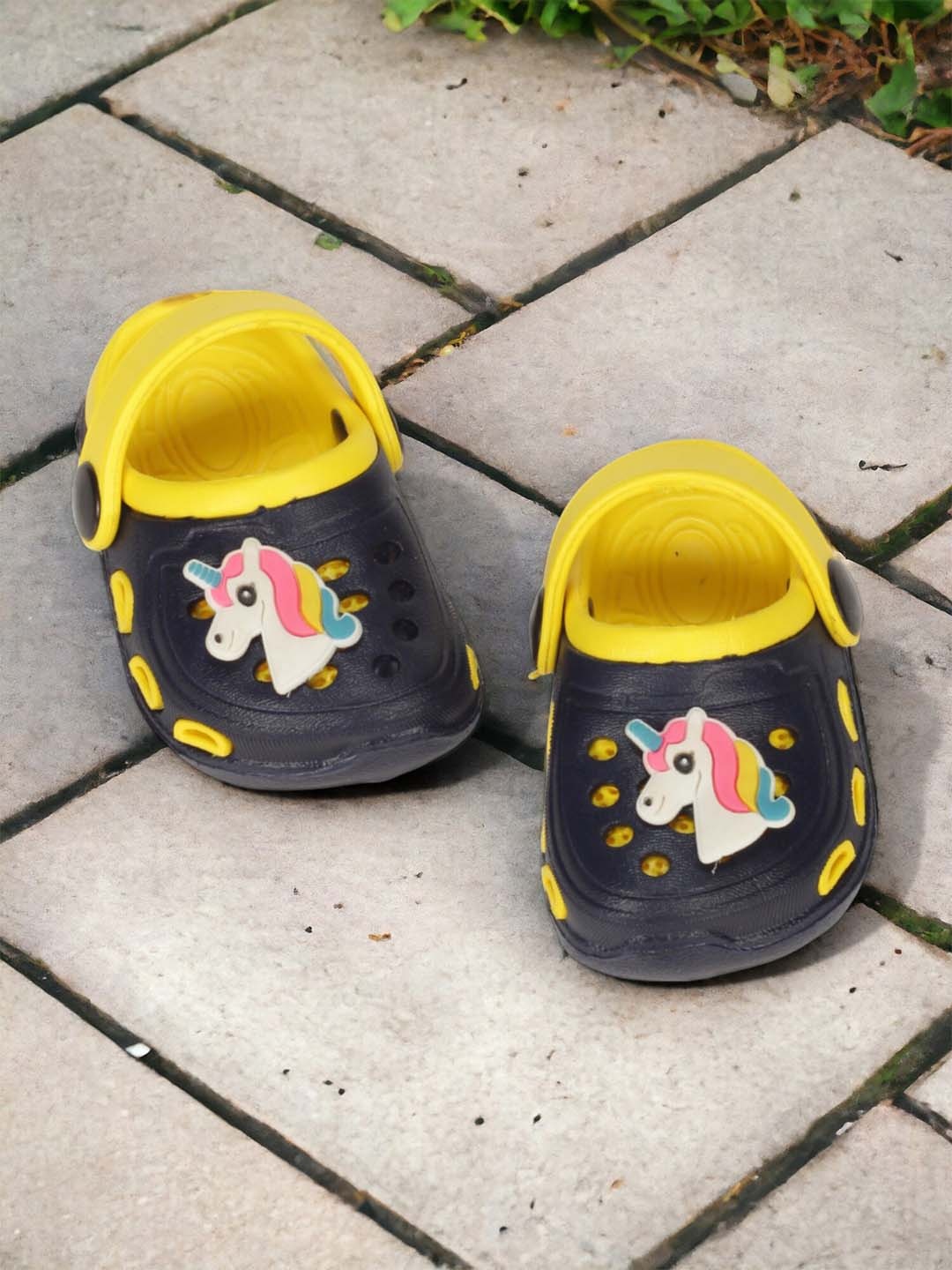 

Lil Lollipop Kids Self Design Anti-Slip Clogs, Black