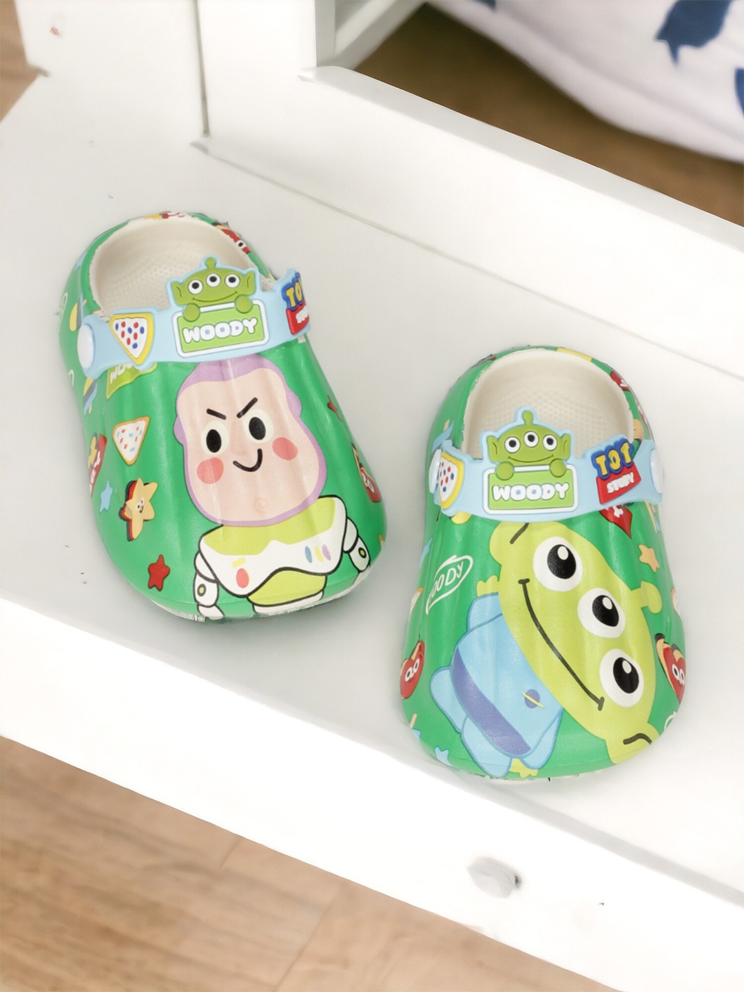 

Lil Lollipop Kids Printed Anti-Slip Clogs, Green