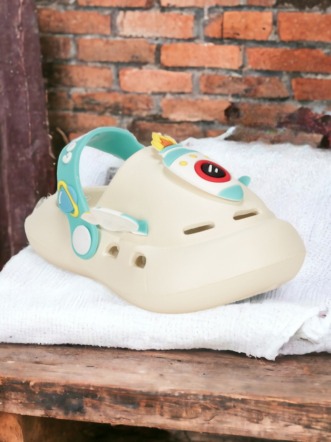 

Lil Lollipop Kids Self Design Anti-Slip Clogs, Cream