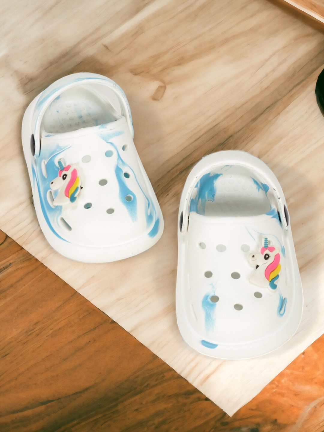 

Lil Lollipop Kids Printed Anti-Slip Clogs, White