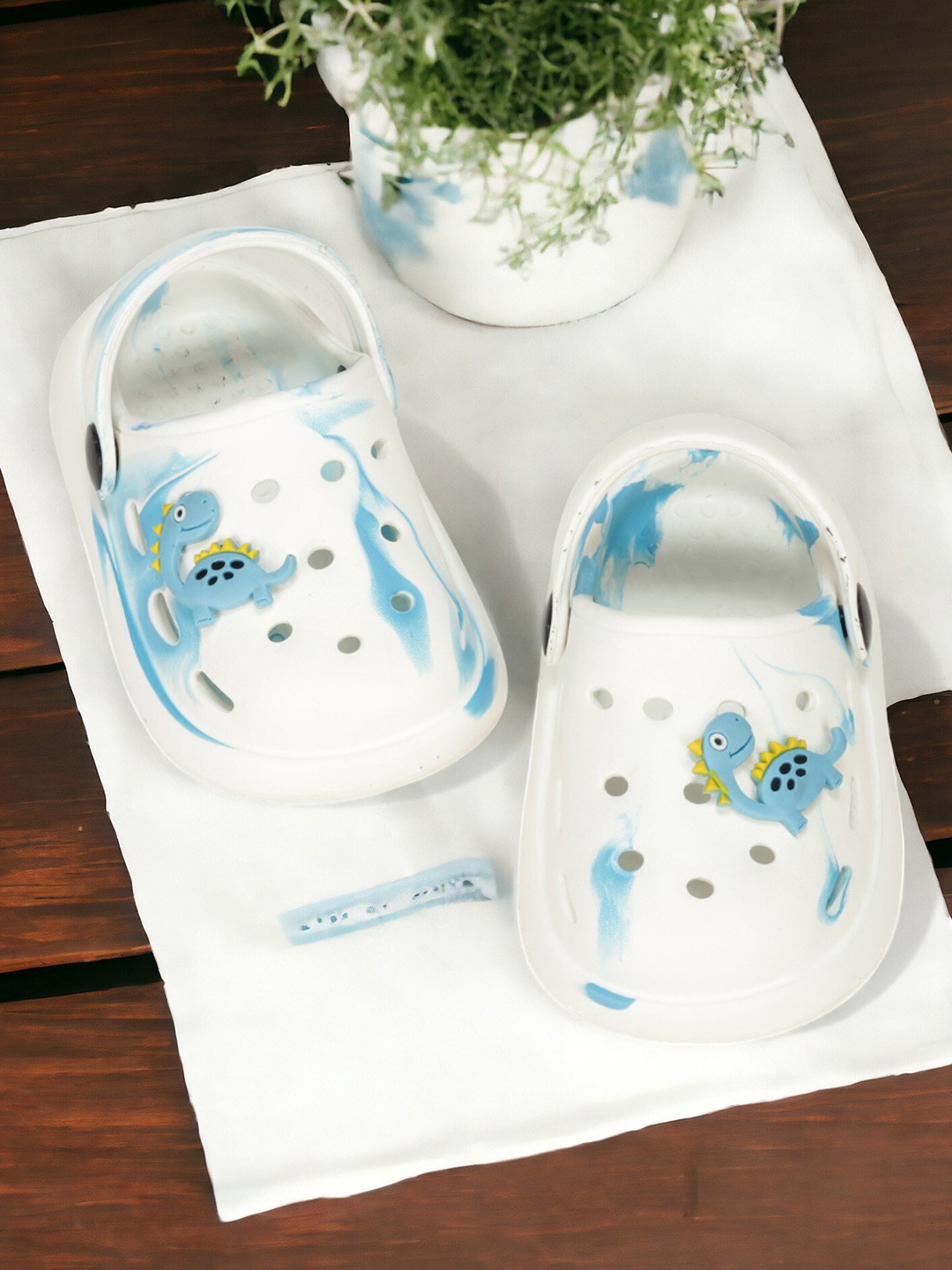 

Lil Lollipop Kids Printed Anti-Slip Clogs, White