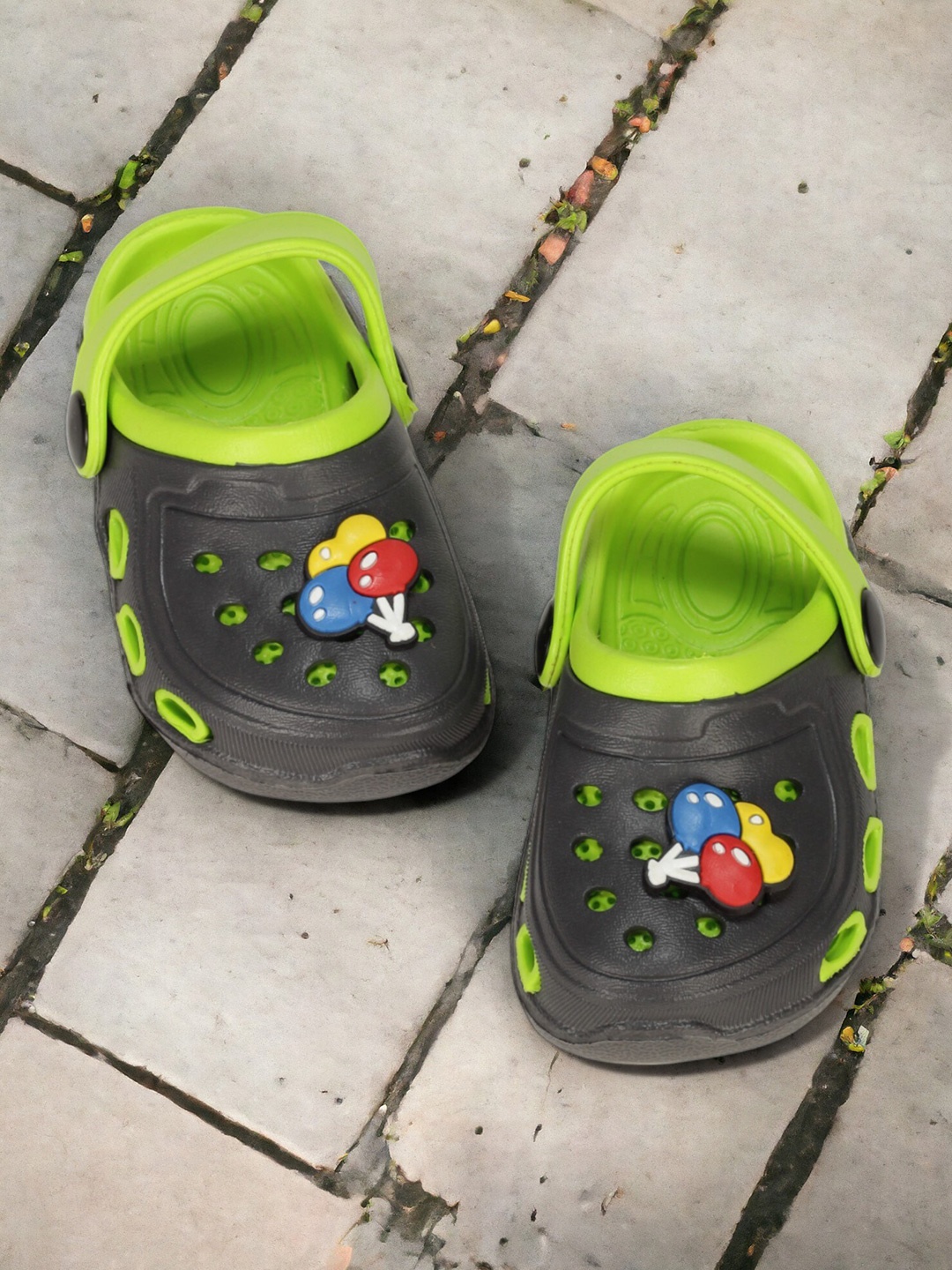 

Lil Lollipop Kids Colourblocked Anti-Slip Clogs, Green