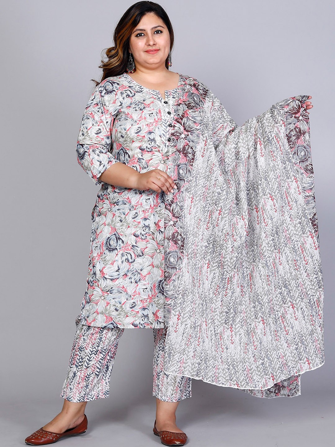 

PNEHA Plus Size Floral Printed Notch Neck Straight Kurta With Trousers & Dupatta, Pink