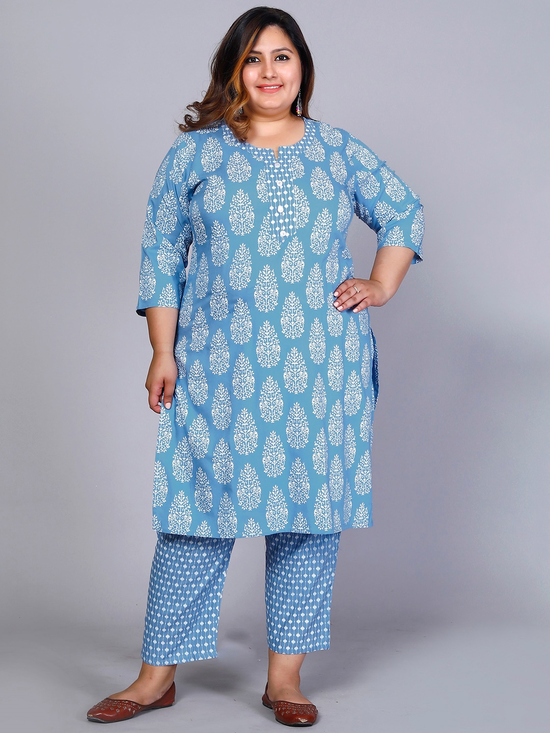

PNEHA Plus Size Floral Printed Regular Straight Kurta With Trousers, Blue