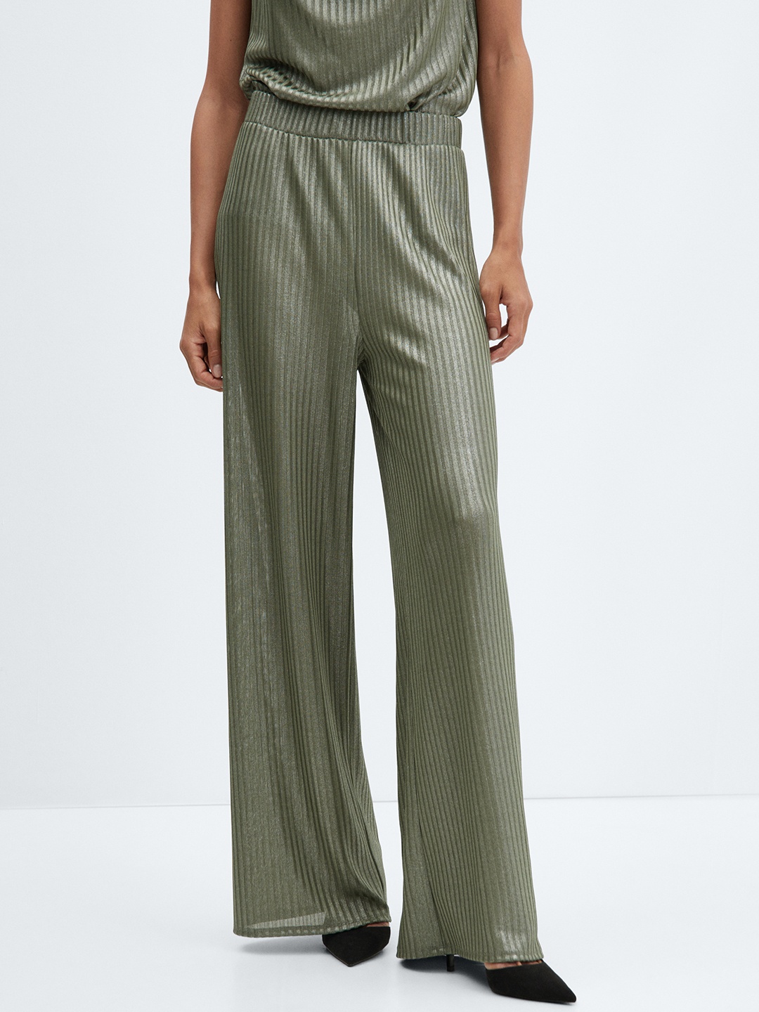 

MANGO Women Sheen Pleated Trousers, Green