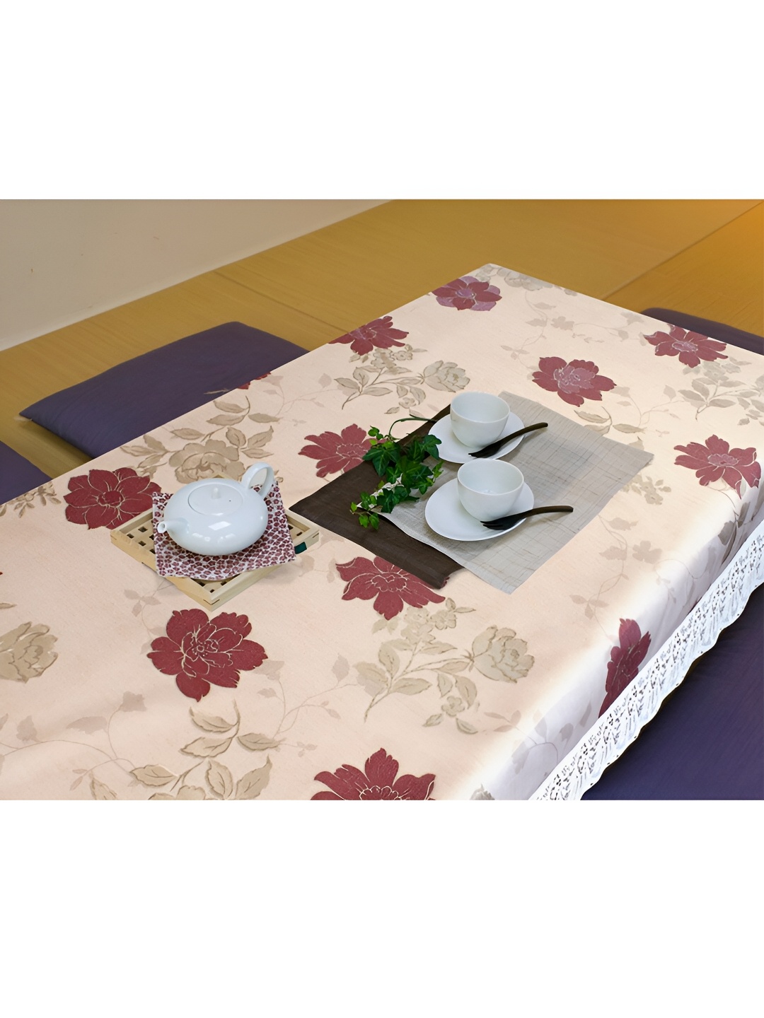 

Freelance Red Floral Printed Waterproof 10-Seater Table Cover