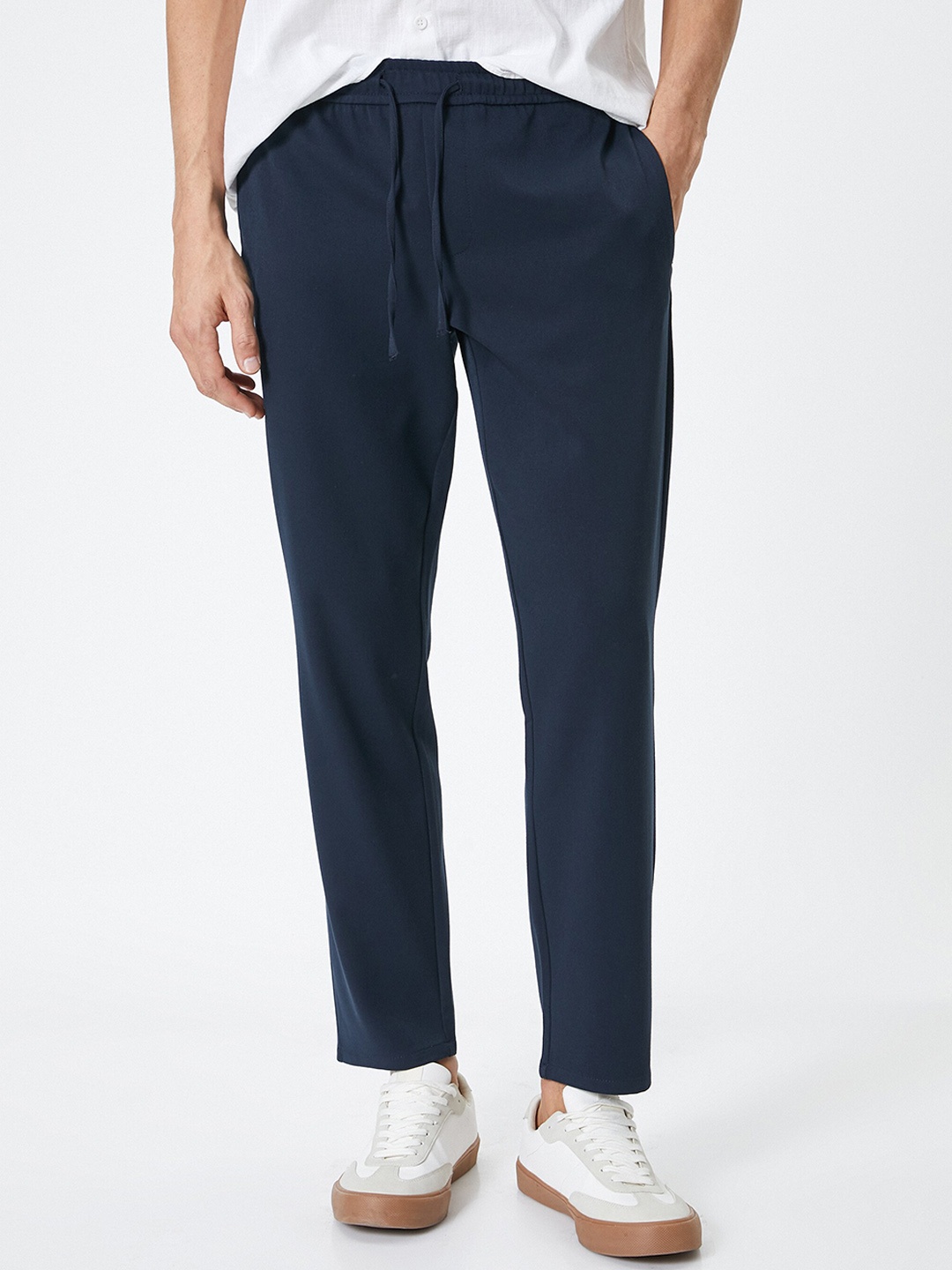 

Koton Men Mid-Rise Cotton Chinos Trouser, Black