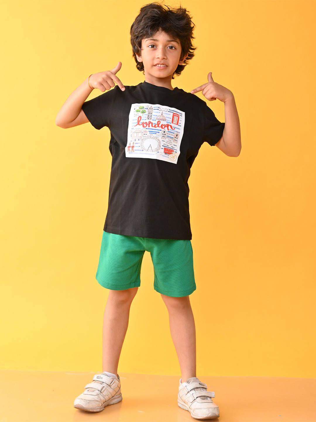 

Anthrilo Boys T-shirt with Shorts, Black