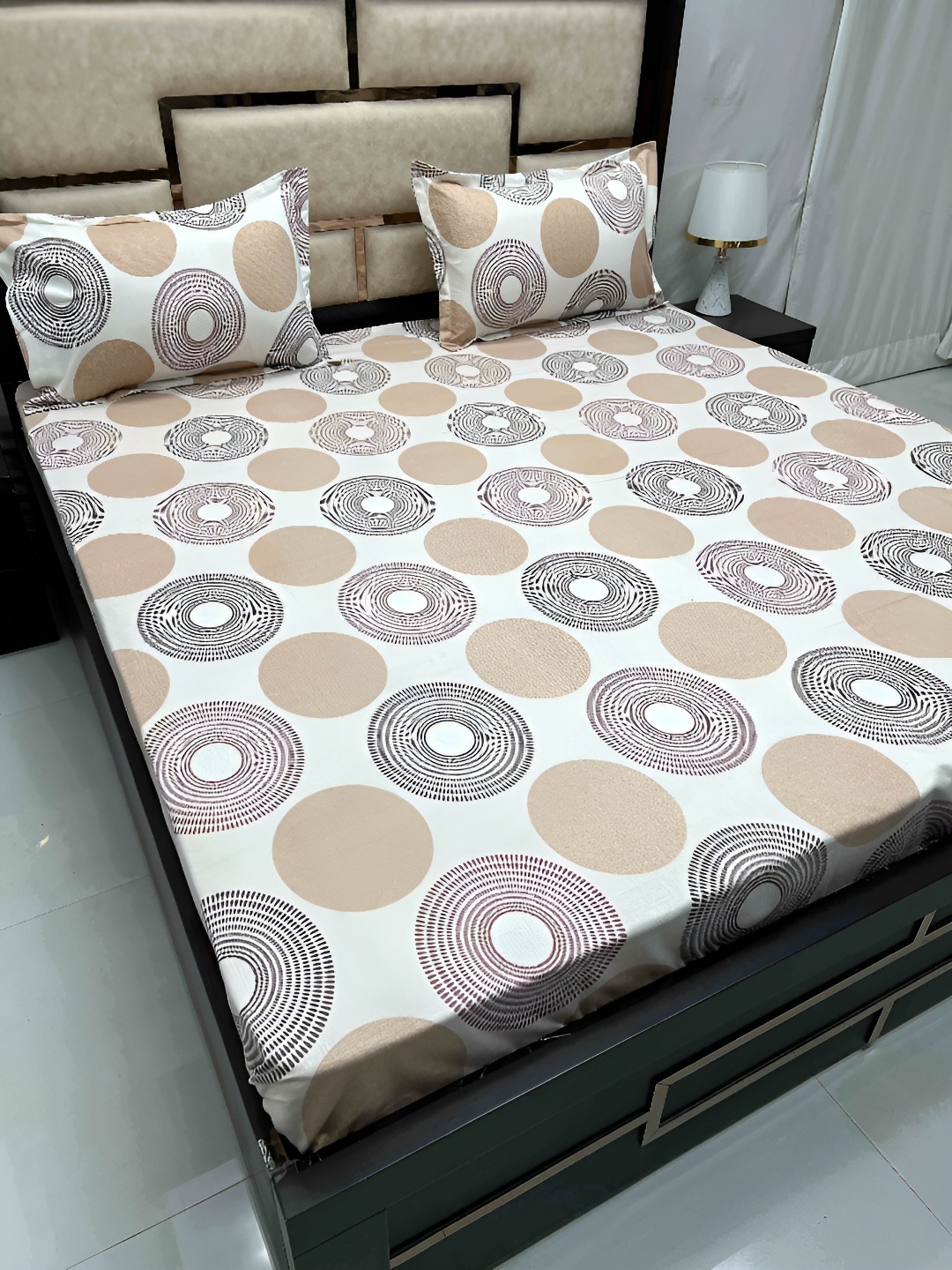 

Pure Decor Brown & White Geometric Queen Bedsheet with 2 Pillow Covers