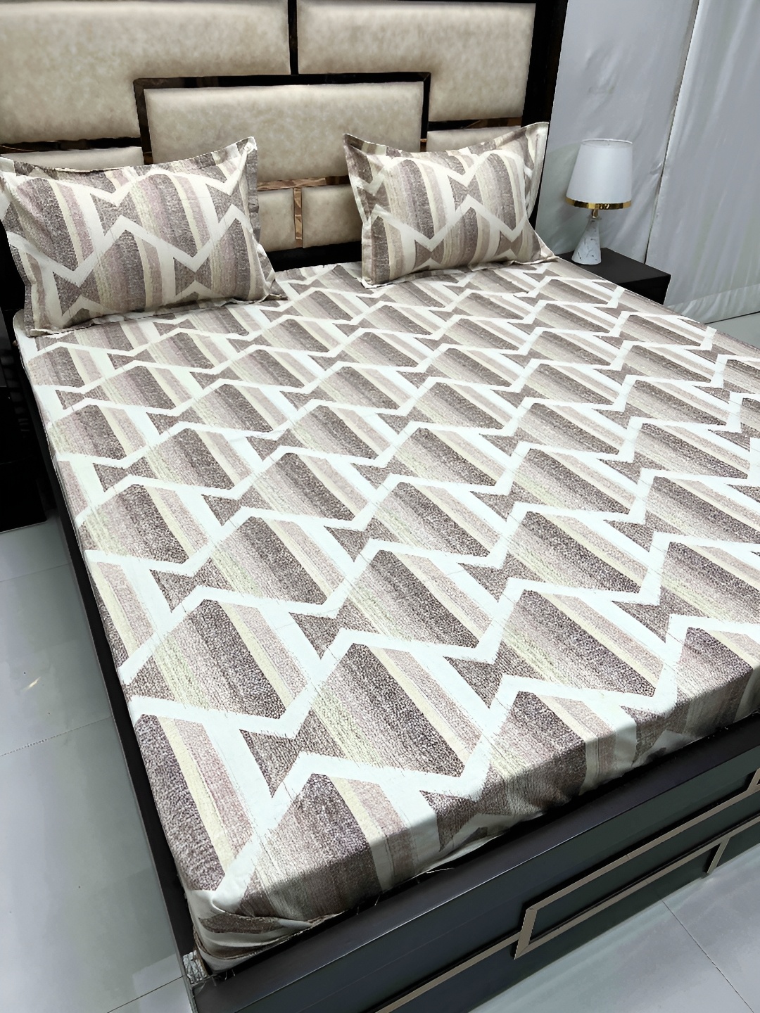 

Pure Decor Brown & White Geometric Queen Bedsheet with 2 Pillow Covers