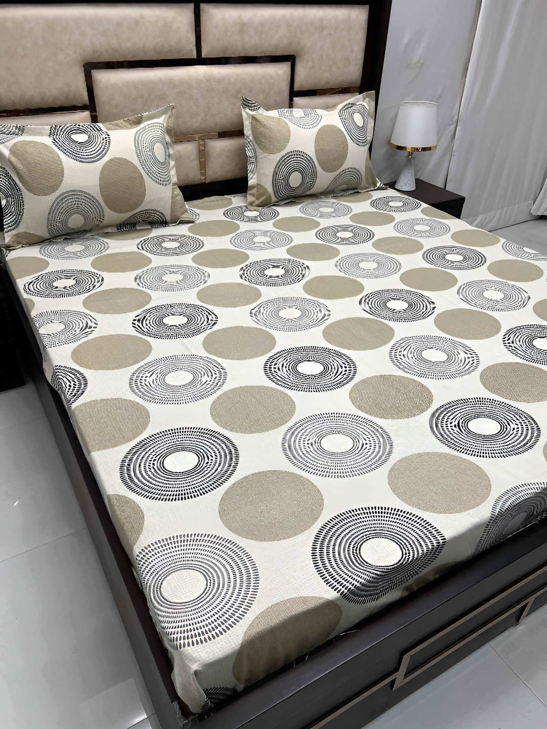 

Pure Decor Green & White Geometric Queen Bedsheet with 2 Pillow Covers