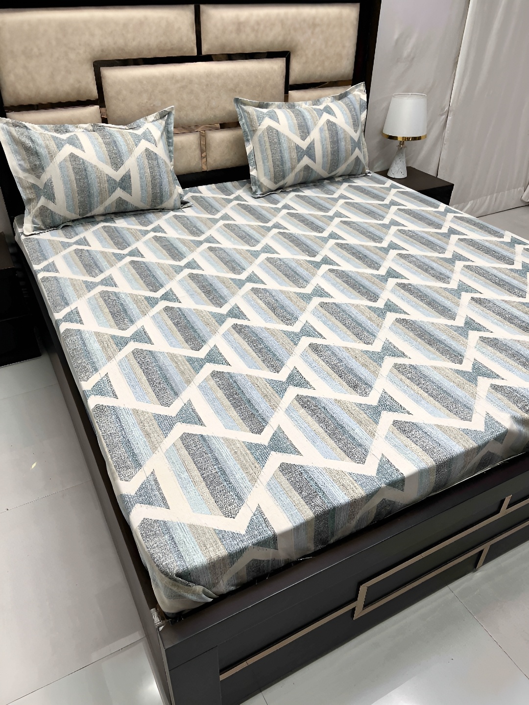 

Pure Decor Green & Blue Geometric Queen Bedsheet with 2 Pillow Covers