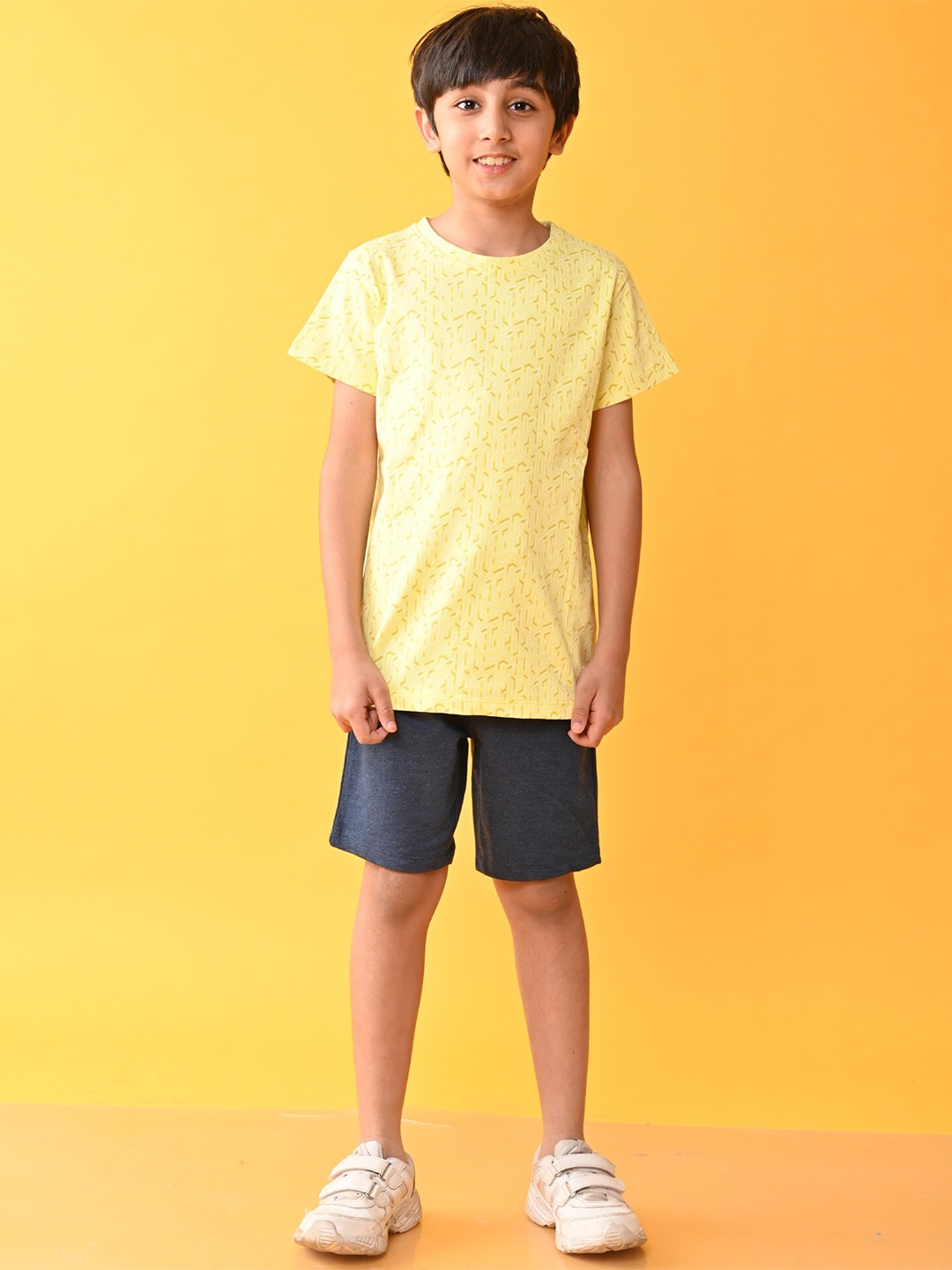 

Anthrilo Boys Printed T-shirt with Shorts, Yellow