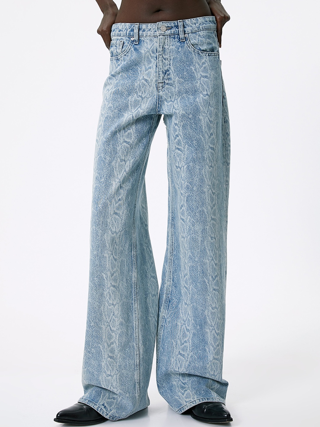 

Koton Women Wide Leg High-Rise Clean Look Light Fade Cotton Jeans, Blue