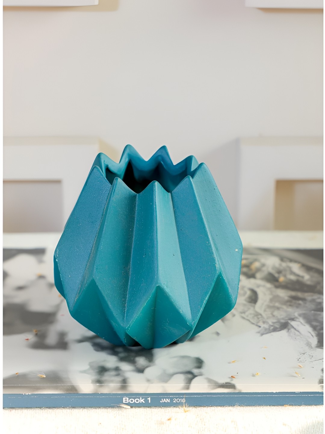 

ArteCasa Green Geometrical Shape Ceramic Mini Vases