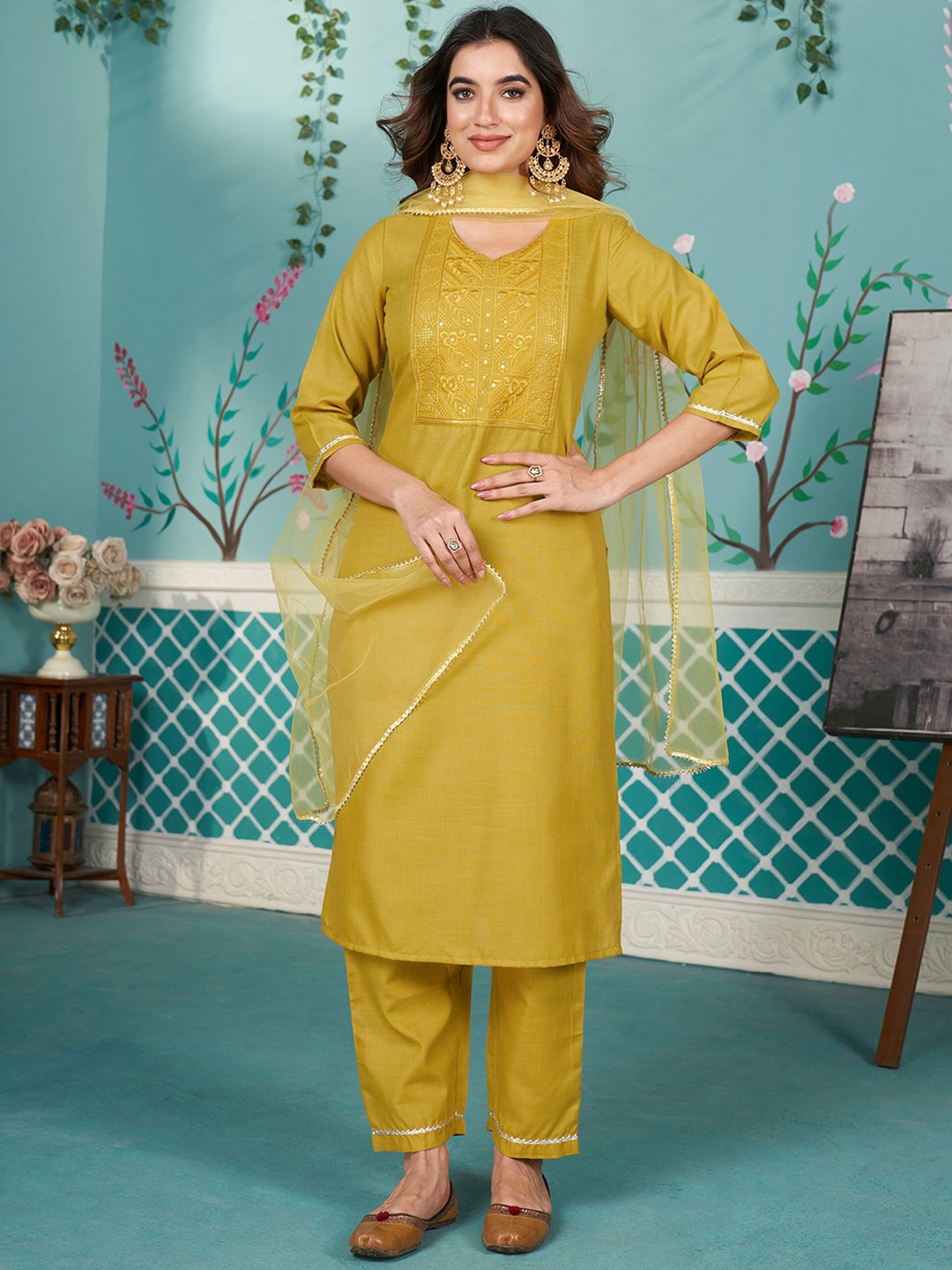 

SKYLEE Floral Yoke Design Regular Sequinned Kurta Set, Yellow