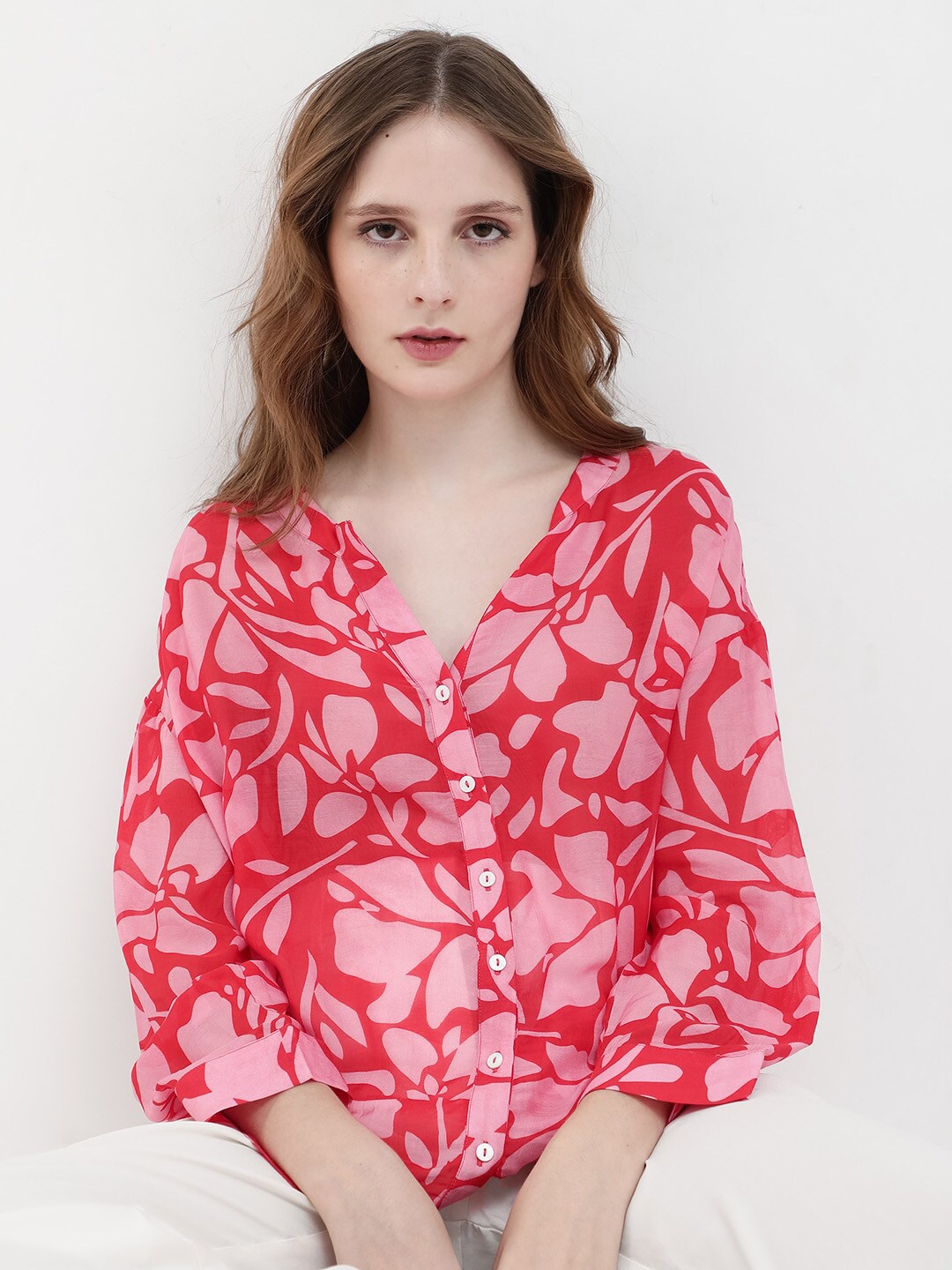 

RAREISM Abstract Print Cotton V-Neck Cuffed Sleeves Blouson Casual Top, Red