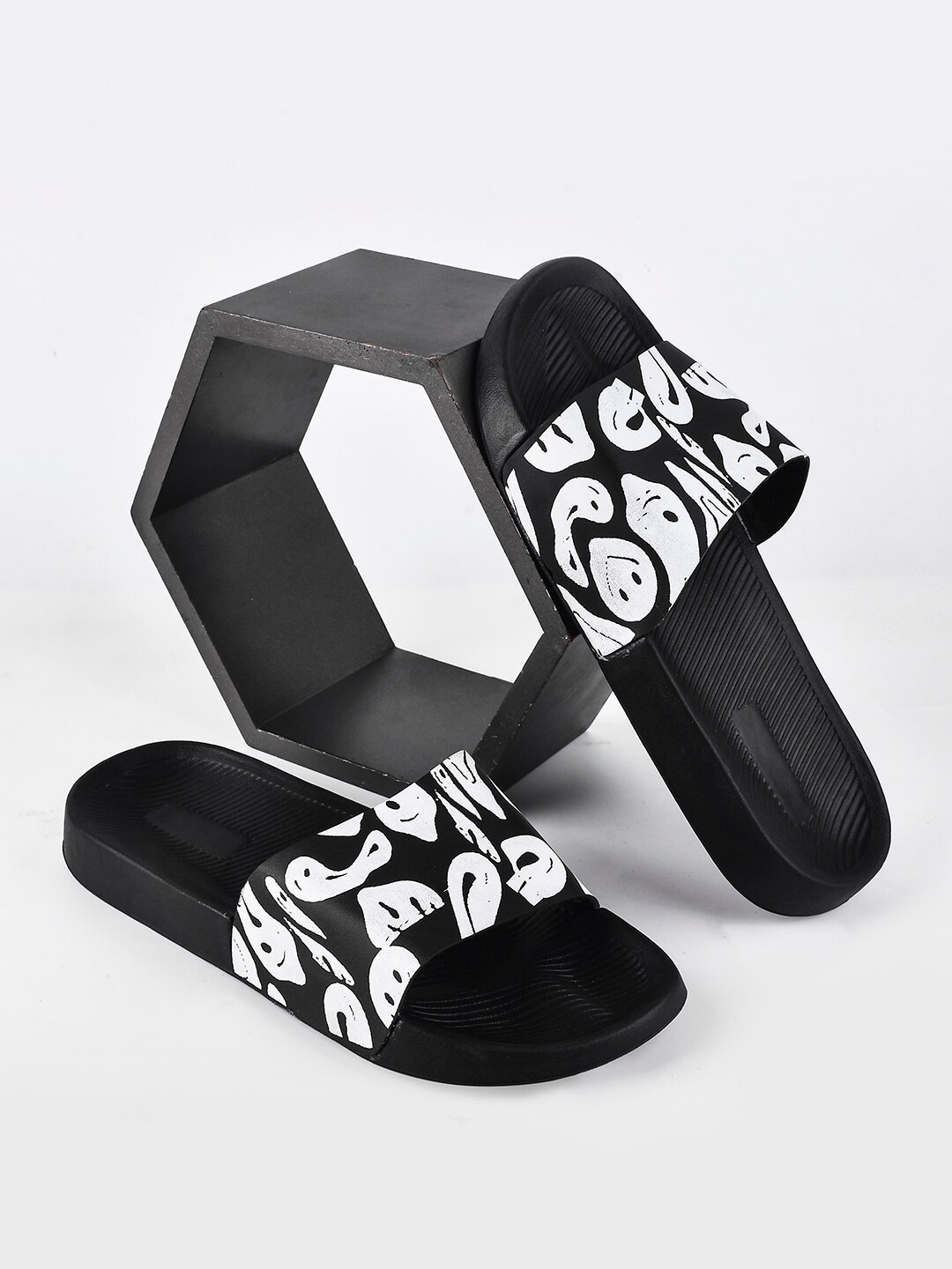 

PERY PAO Men Printed Slip-On, Black