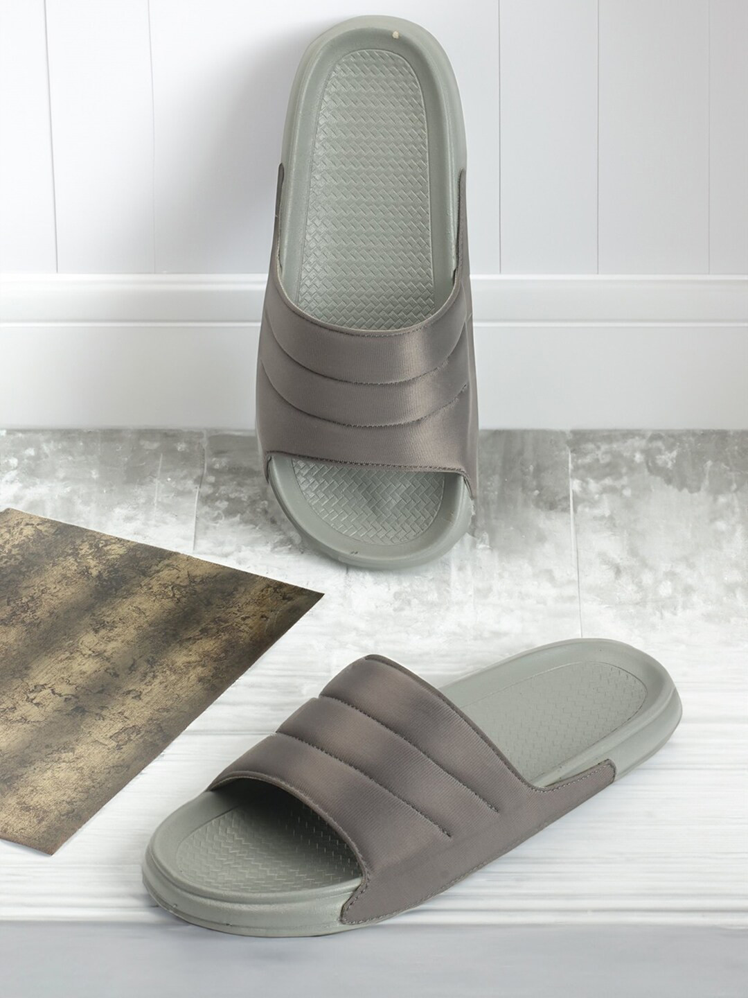 

PERY PAO Men Slip-On, Grey
