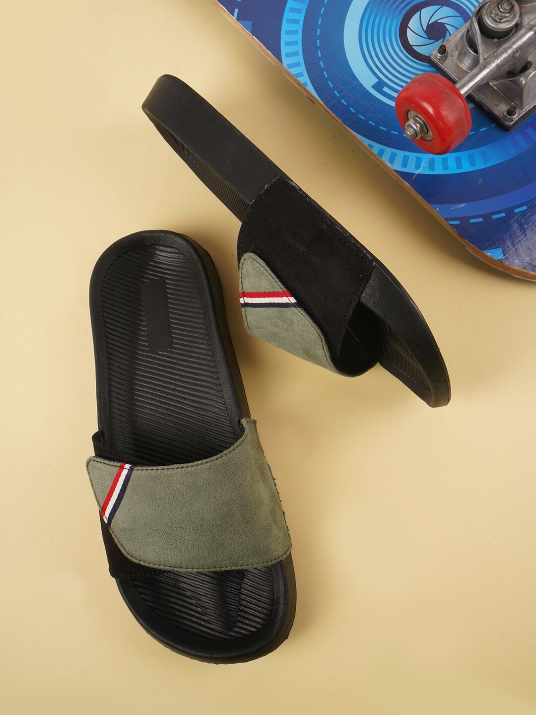 

PERY PAO Men Slip-On, Olive