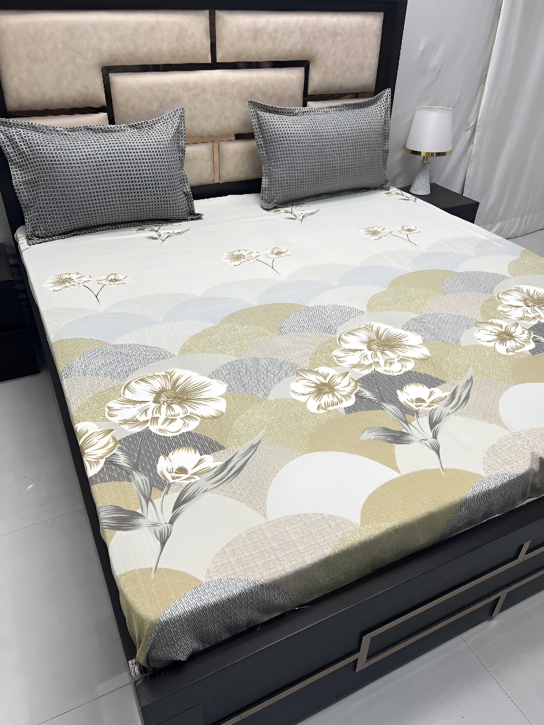 

Pure Decor Off White & Grey Floral King Bedsheet with 2 Pillow Covers