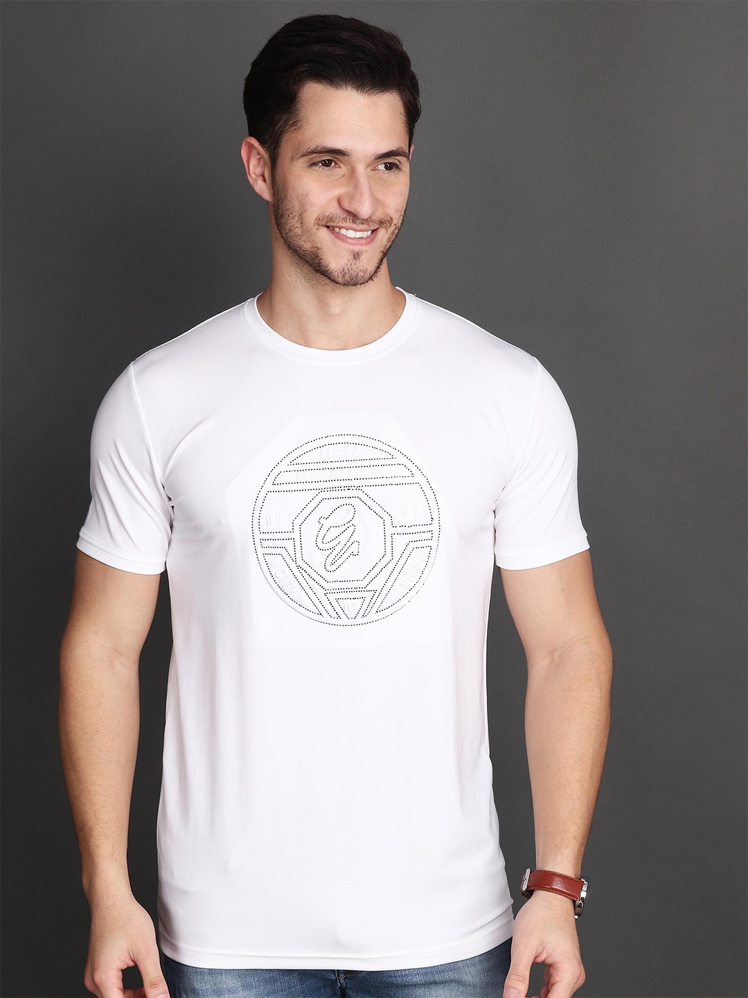 

Albion Men Typography Printed Applique T-shirt, White