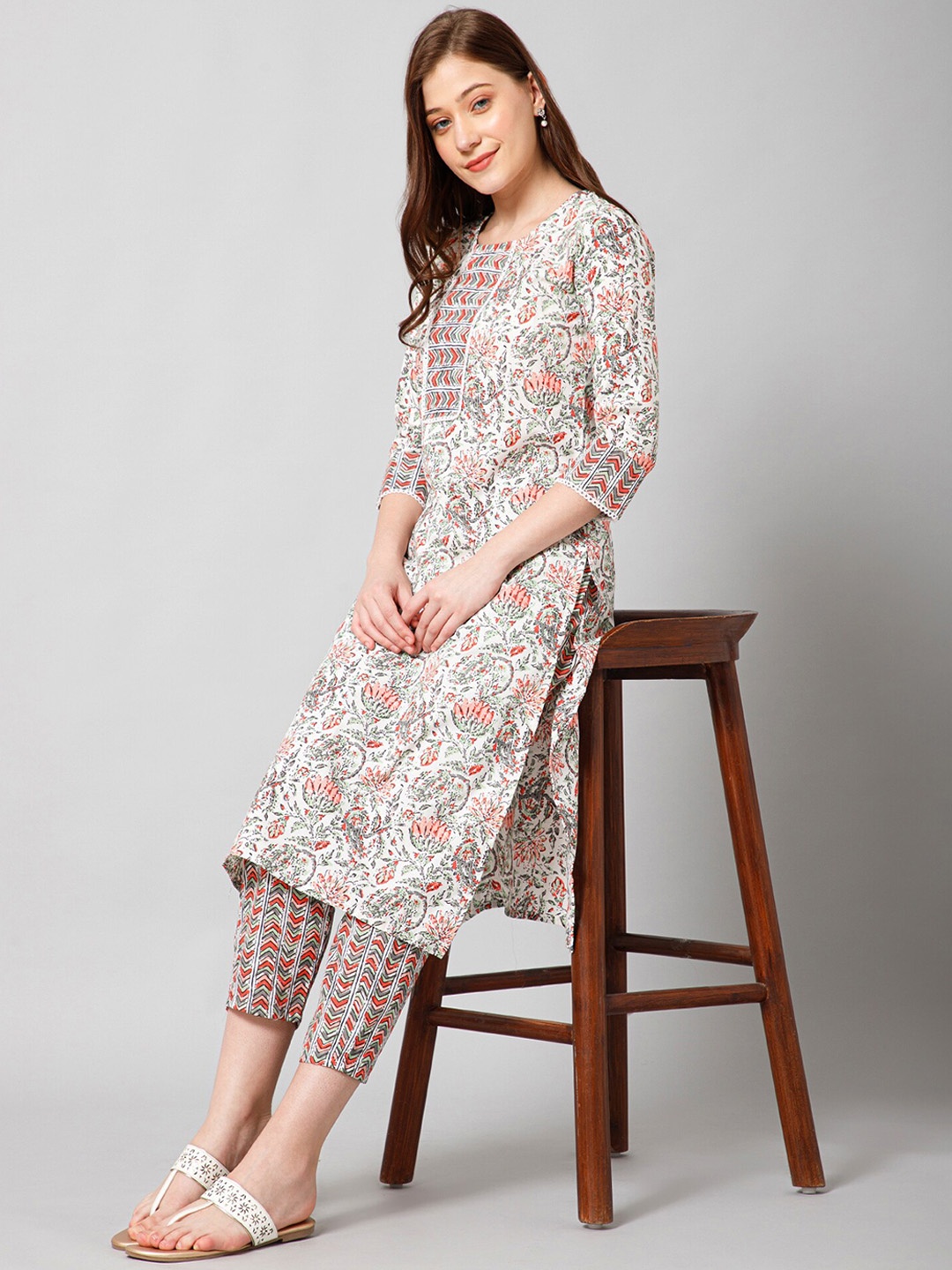

MAHALASA Women Floral Printed Regular Kurti with Trousers, Grey