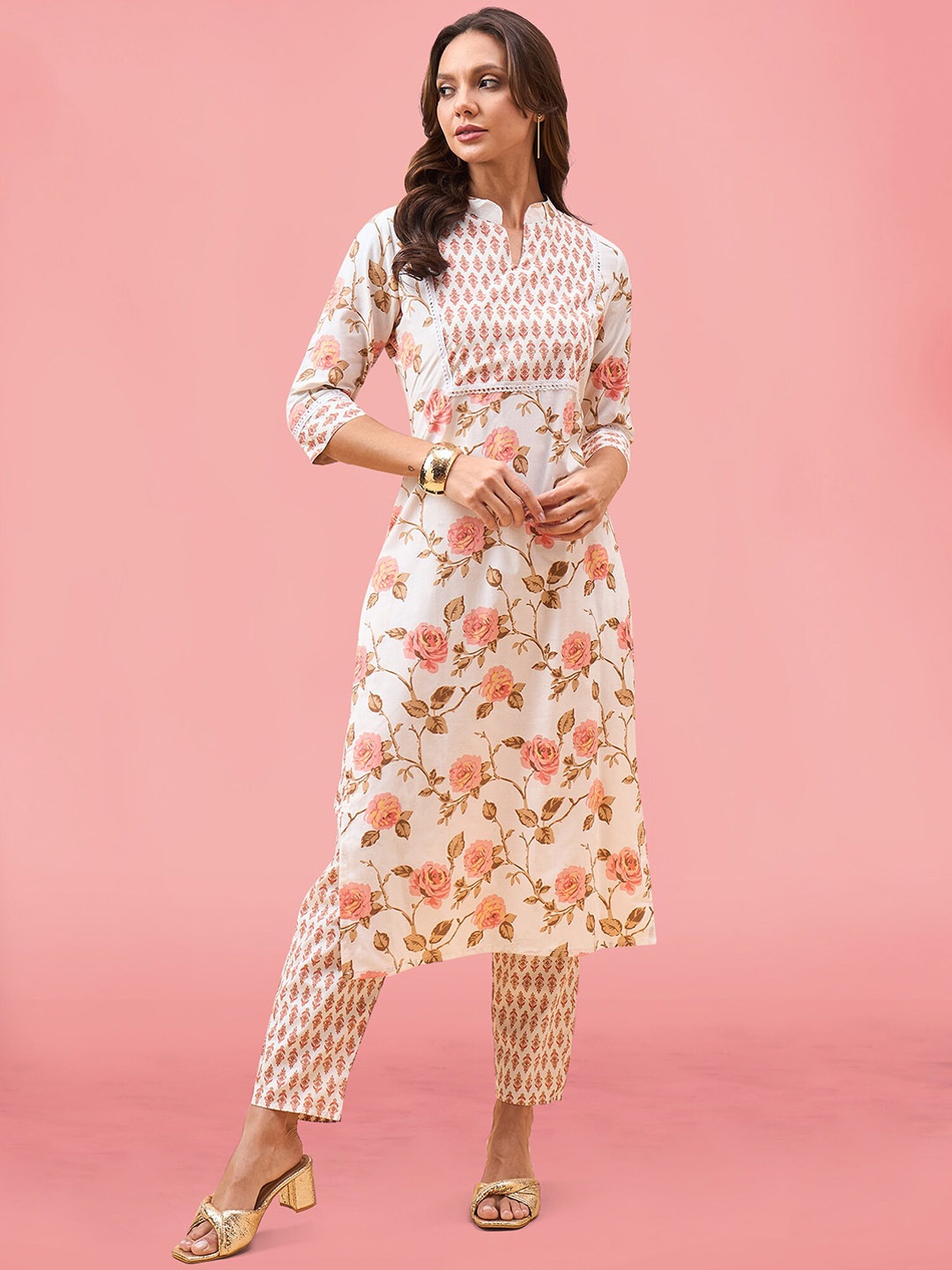 

MAHALASA Women Floral Printed Regular Patchwork Kurta with Trousers, White