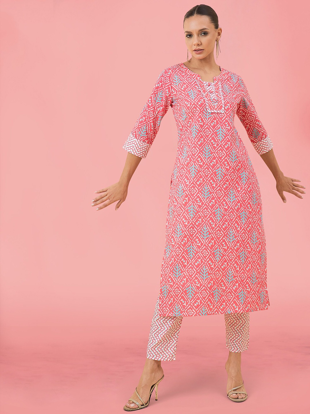 

MAHALASA Women Ethnic Motifs Printed Regular Patchwork Kurti with Trousers, Pink
