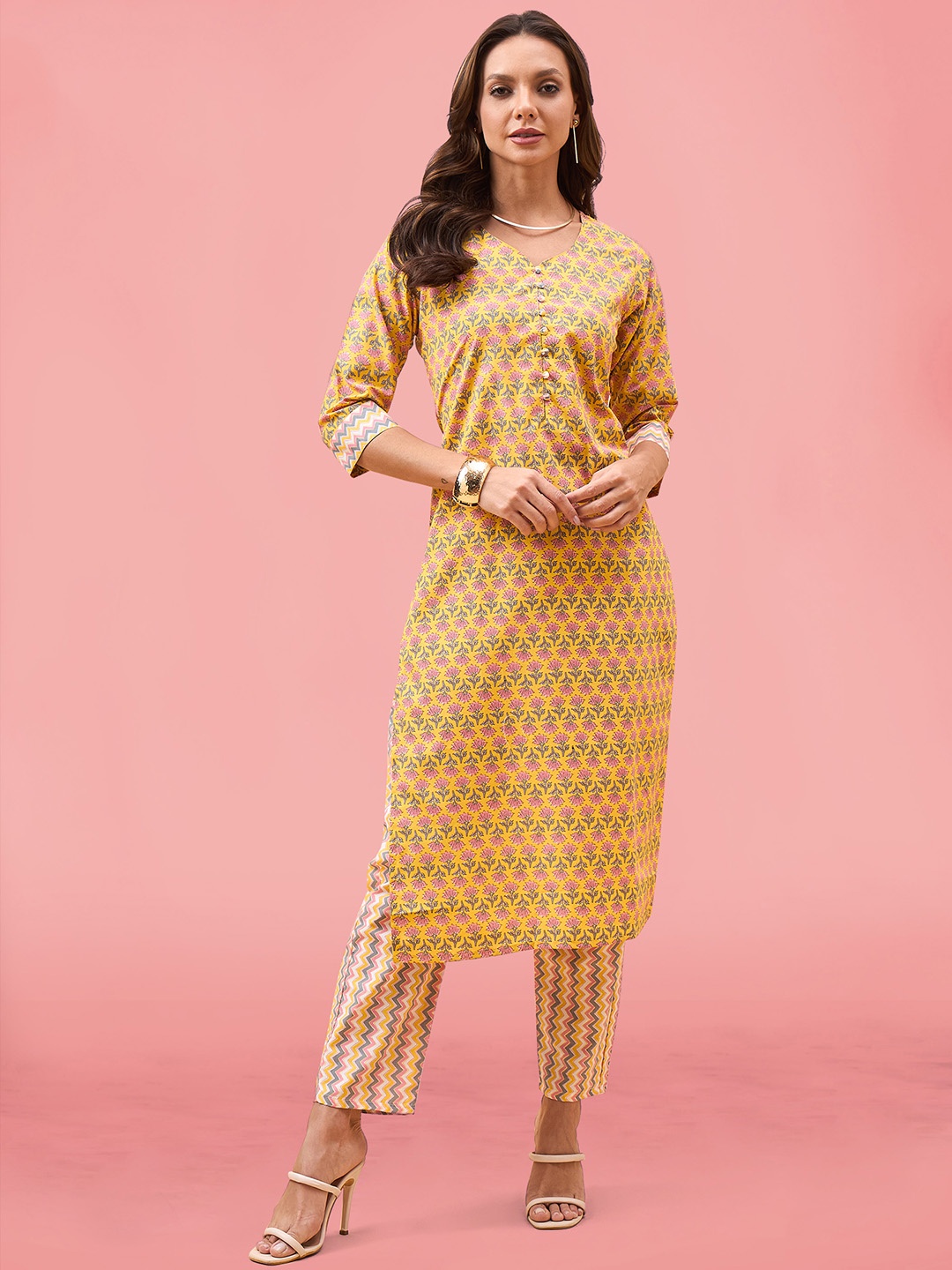 

MAHALASA Floral Printed Kurta with Trousers, Yellow