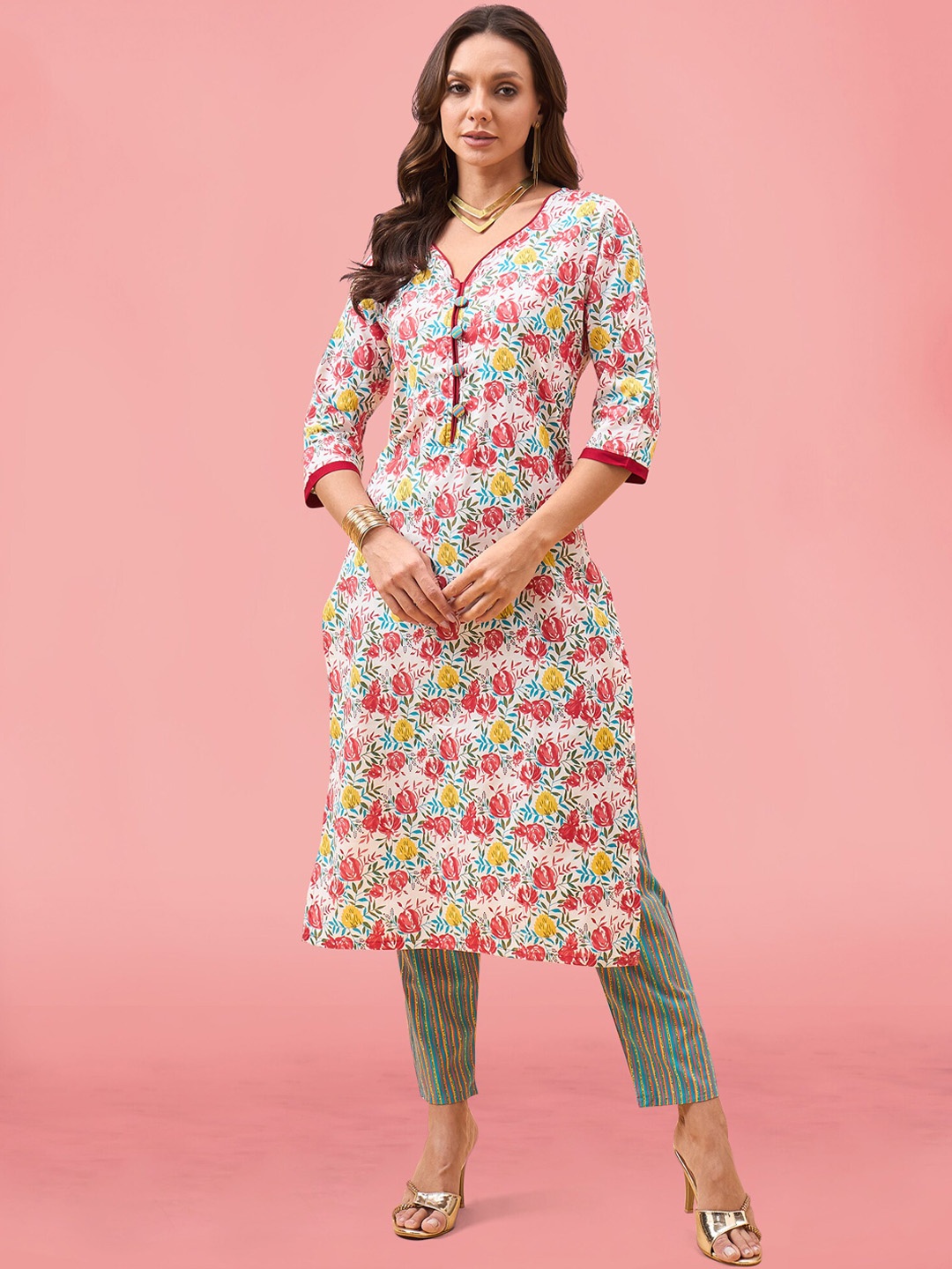 

MAHALASA Women Floral Printed Regular Kurti with Pyjamas, White