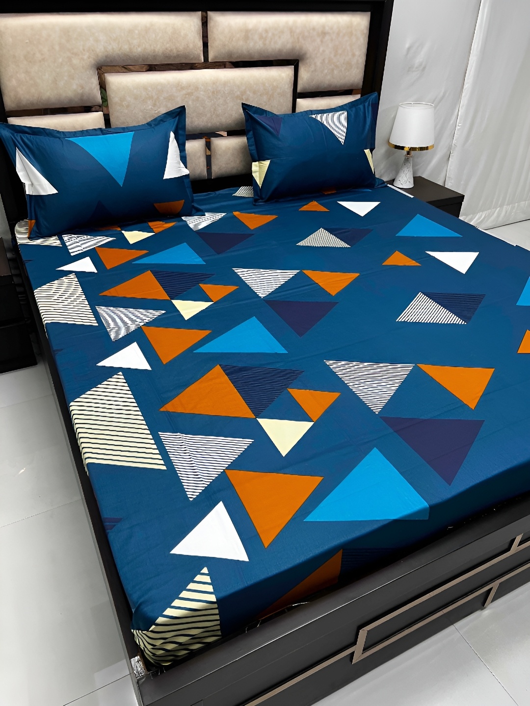 

Pure Decor Blue & White Geometric 300 TC King Bedsheet with 2 Pillow Covers