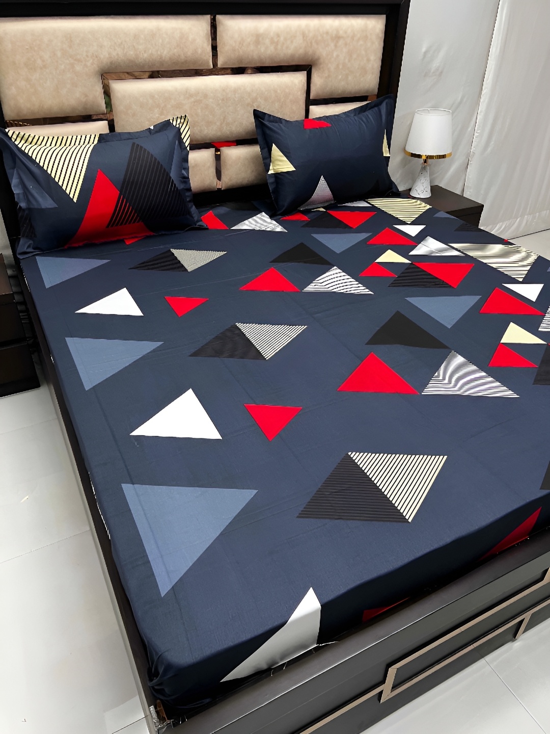 

Pure Decor Black & Red Geometric 300 TC King Bedsheet with 2 Pillow Covers