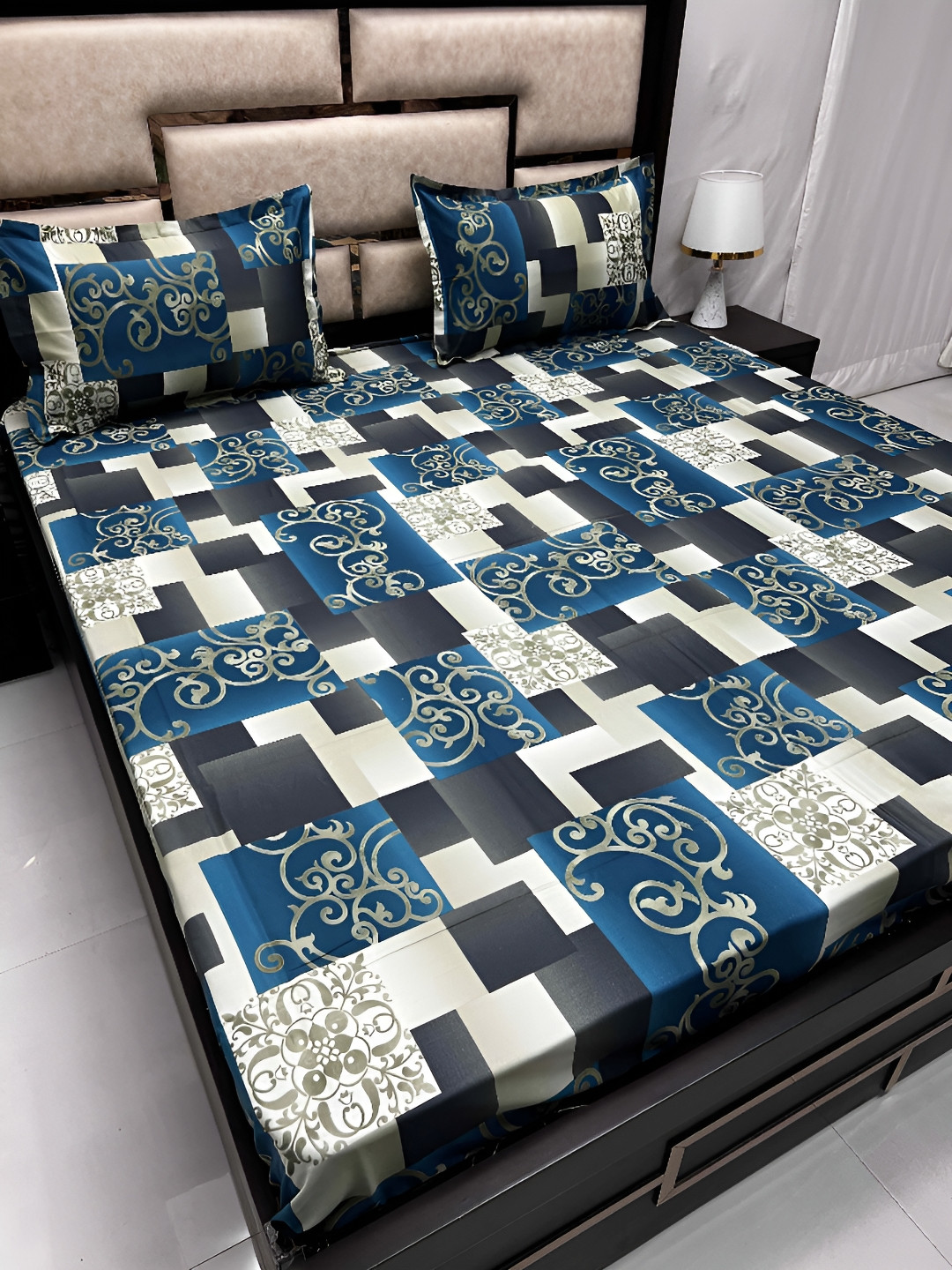 

Pure Decor Blue & White Ethnic Motifs 300 TC King Bedsheet with 2 Pillow Covers