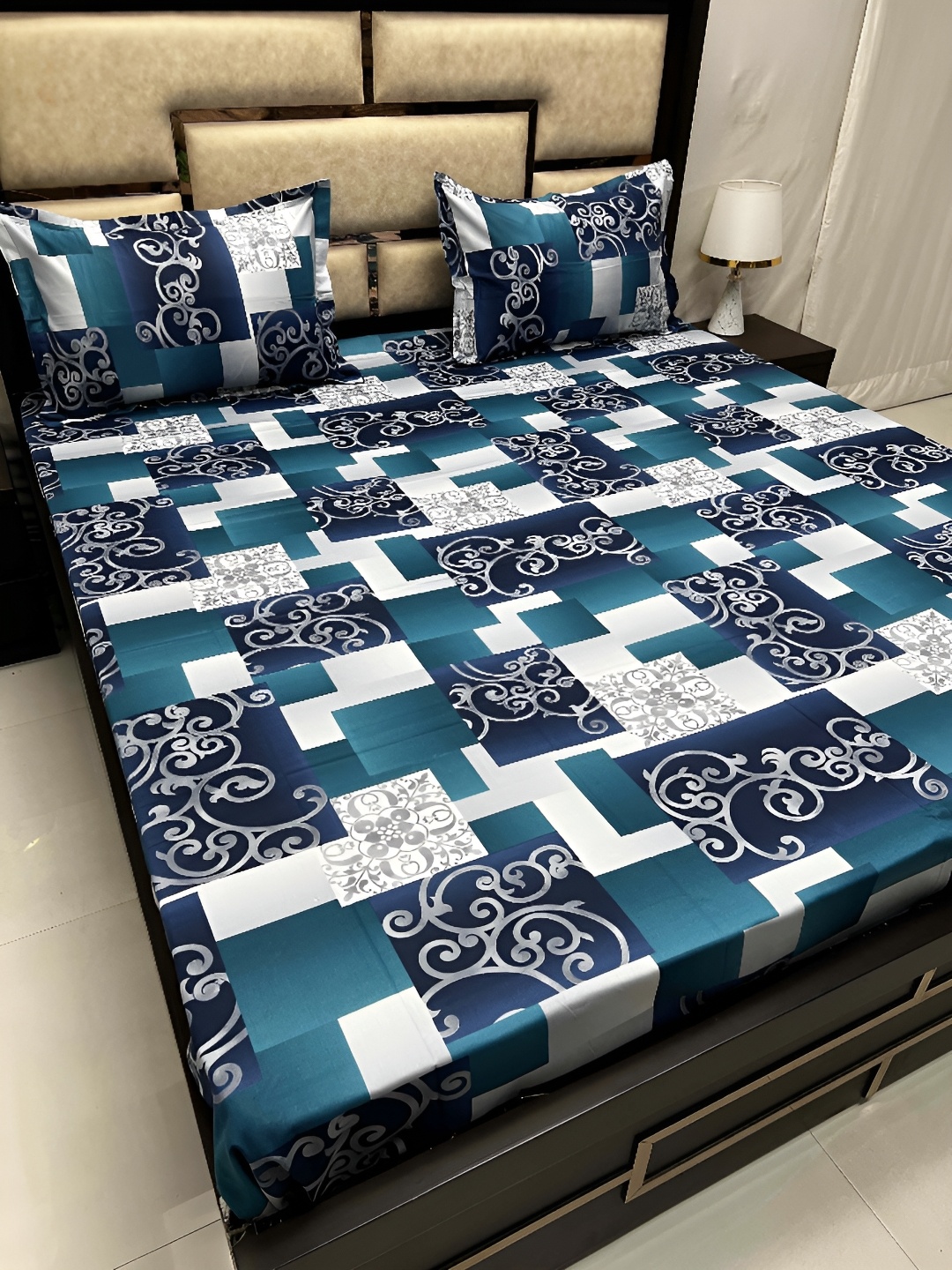 

Pure Decor Blue & White Ethnic Motifs 300 TC King Bedsheet with 2 Pillow Covers