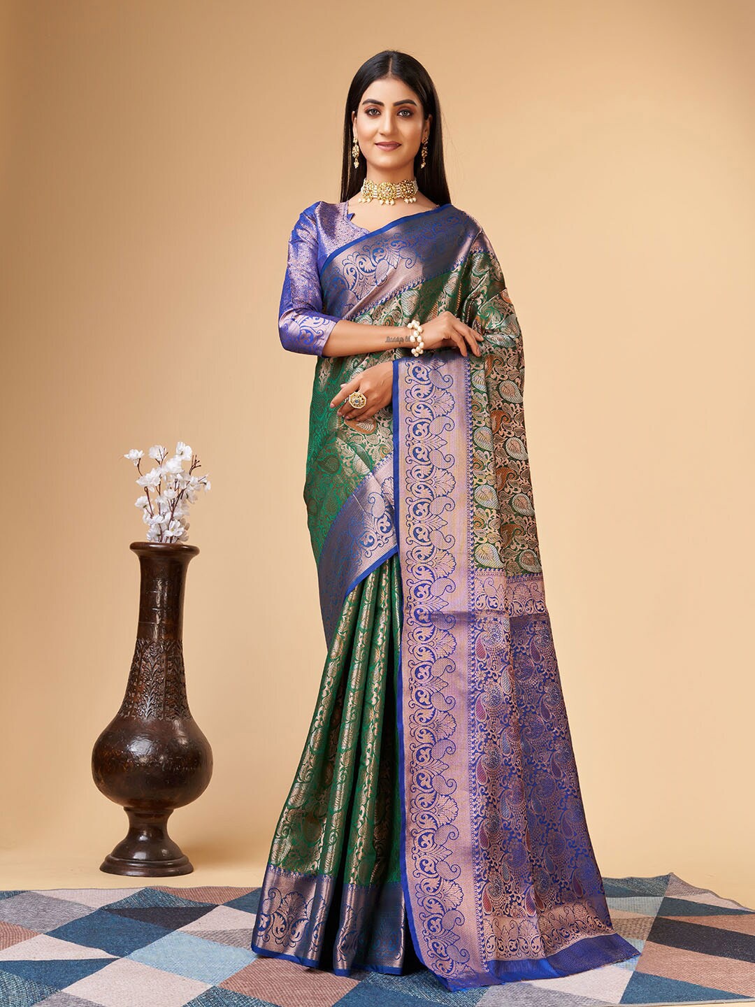 

MARGI DESIGNERS Ethnic Motifs Zari Silk Blend Kanjeevaram Saree, Green