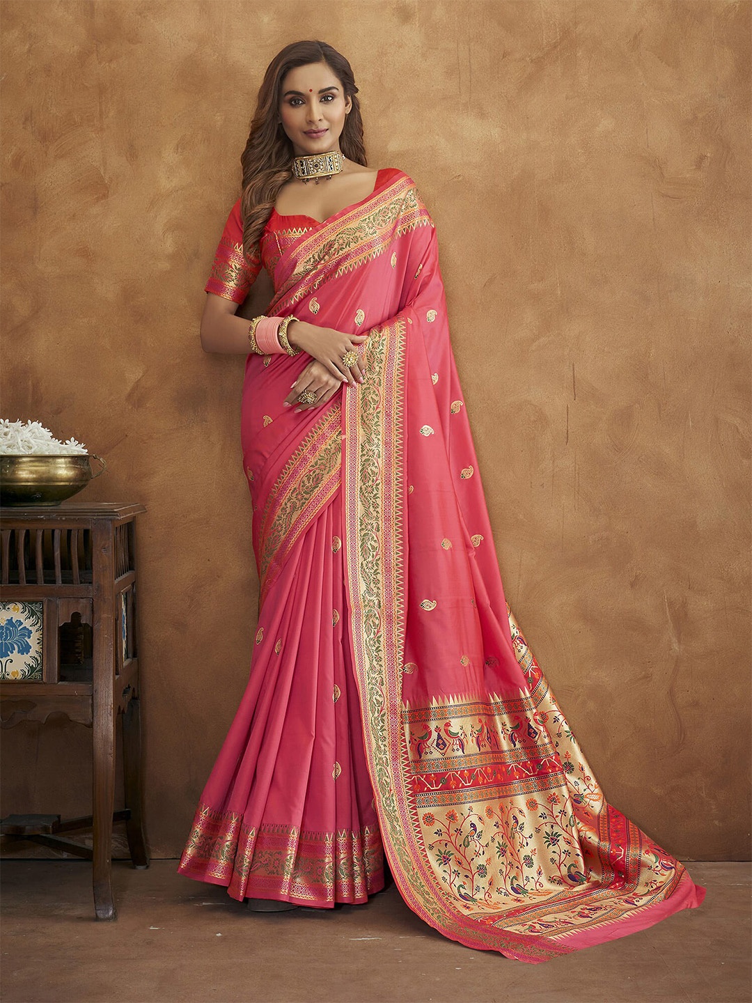 

elora Paisley Zari Silk Blend Banarasi Saree, Pink