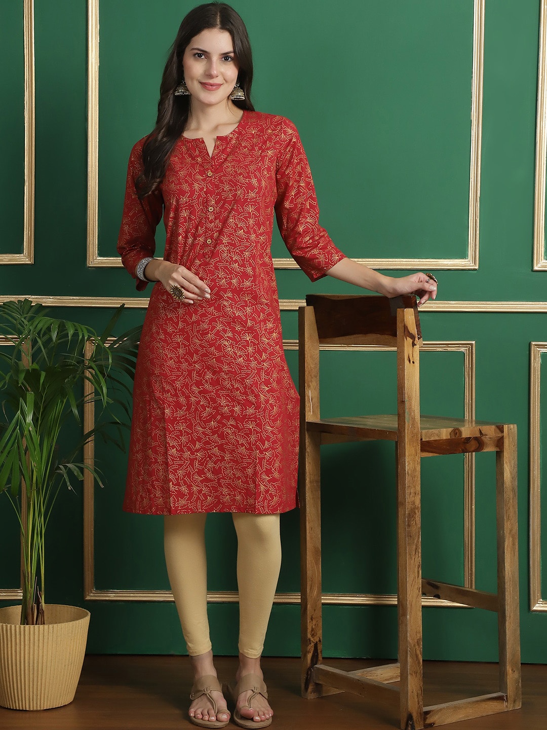

Grancy Geometric Printed Keyhole Neck Thread Work Kurta, Red