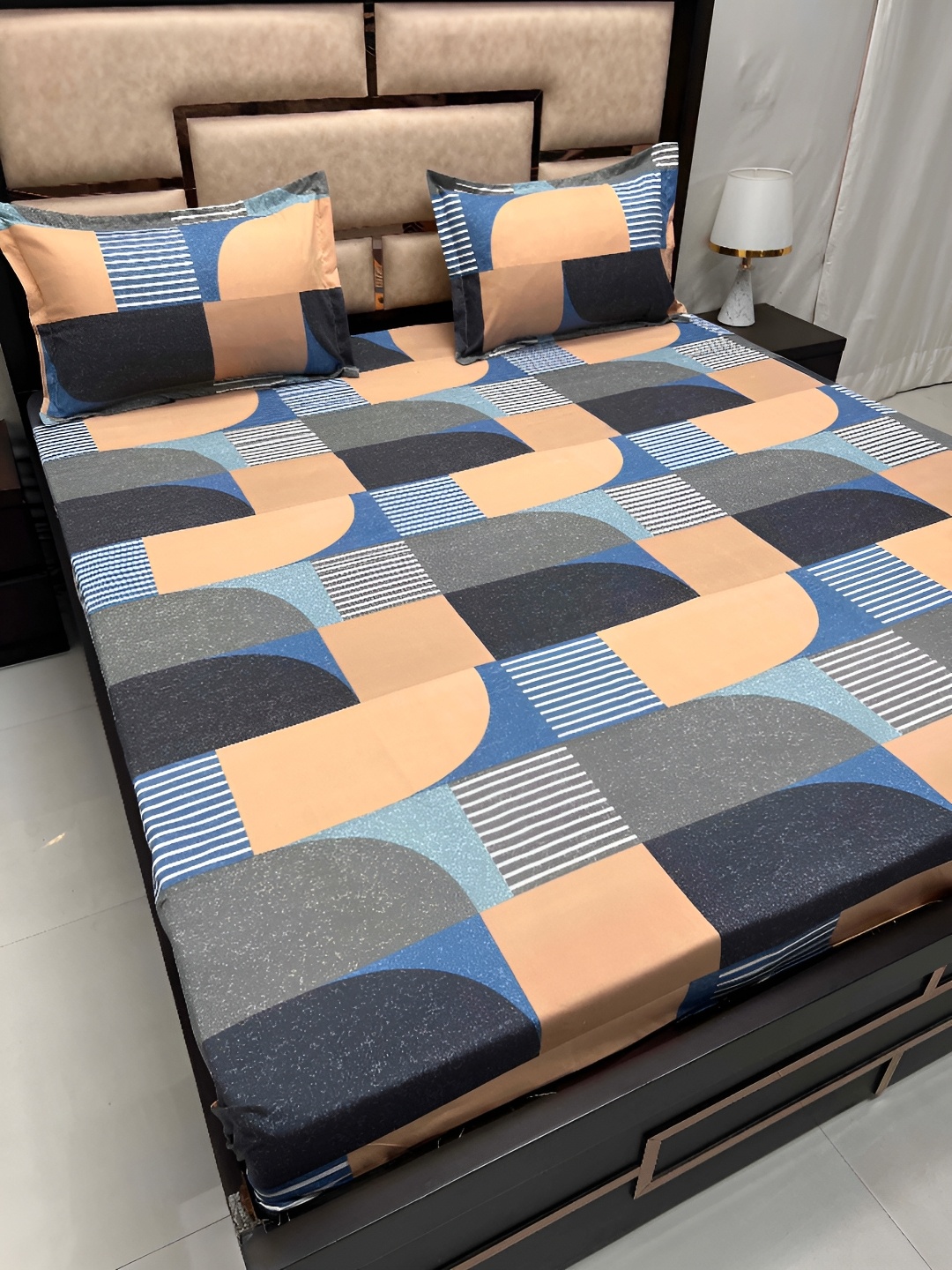 

Pure Decor White & Blue Geometric Queen Bedsheet with 2 Pillow Covers