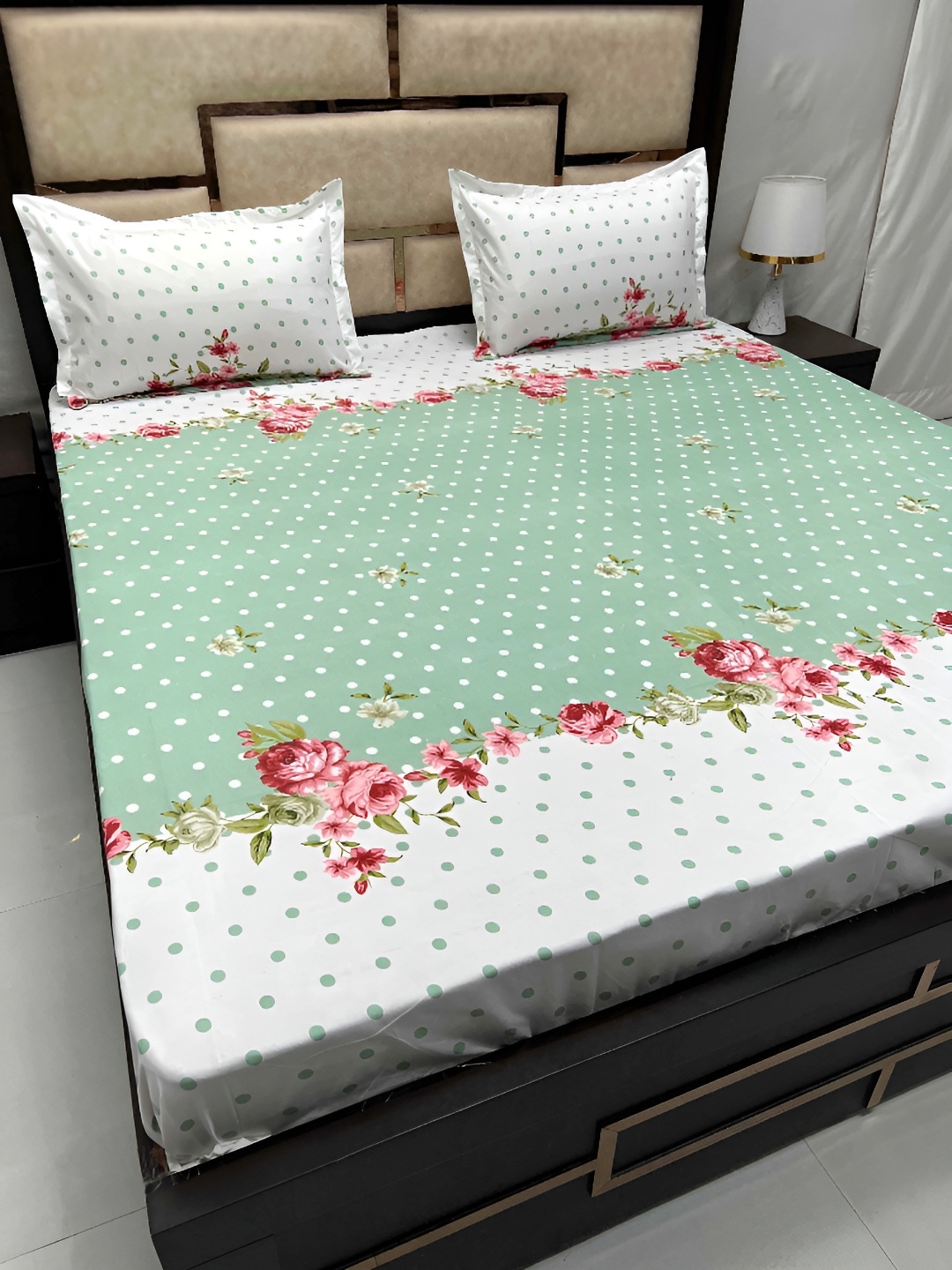 

Pure Decor Green & White Floral 210 TC Queen Bedsheet with 2 Pillow Covers