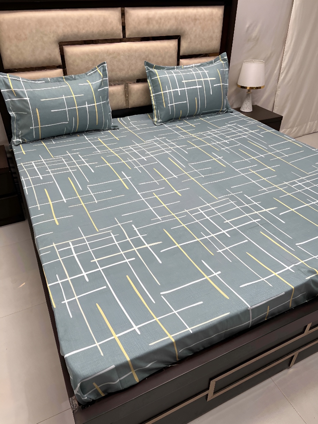 

Pure Decor Green & White 210 TC Queen Bedsheet with 2 Pillow Covers