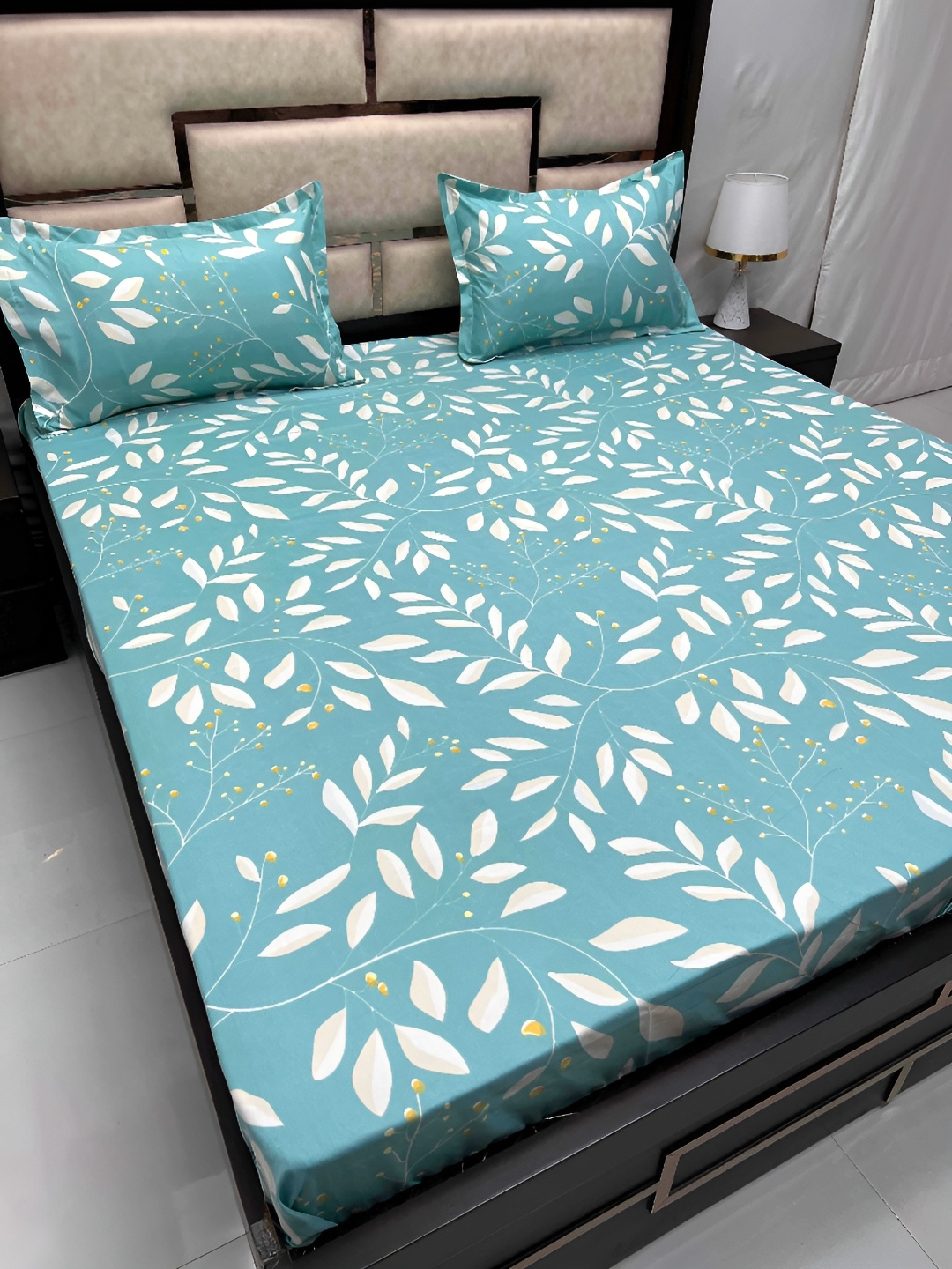 

Pure Decor Green & White Floral 210 TC Queen Bedsheet with 2 Pillow Covers