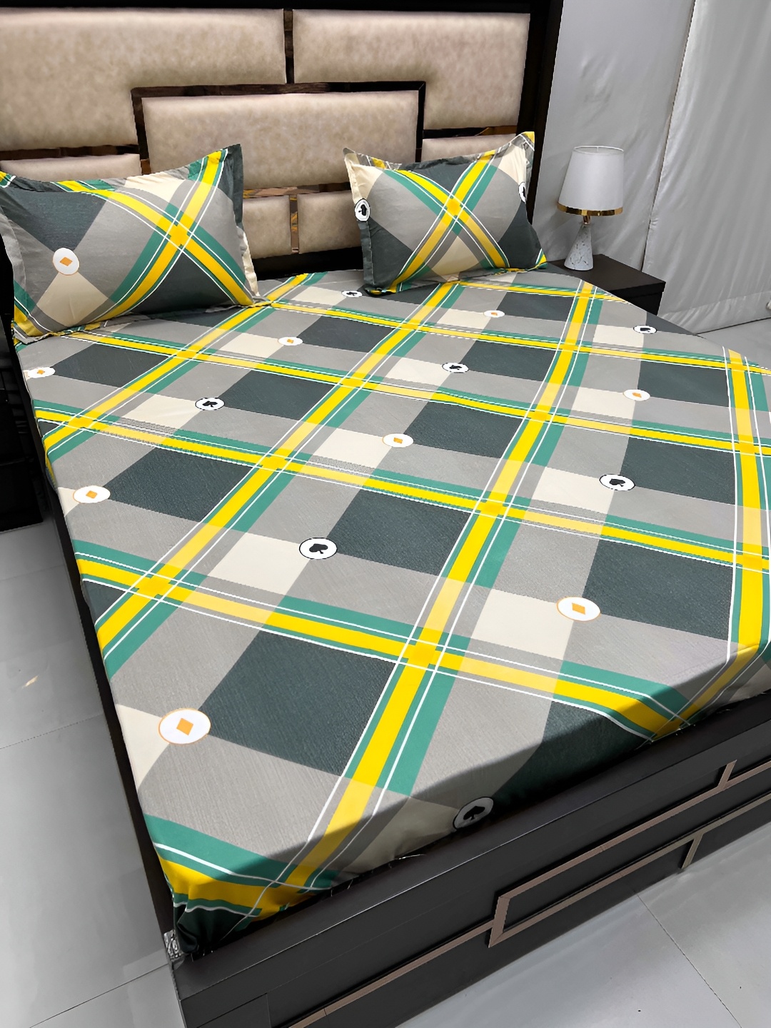 

Pure Decor Green & Yellow Geometric 210 TC Queen Bedsheet with 2 Pillow Covers