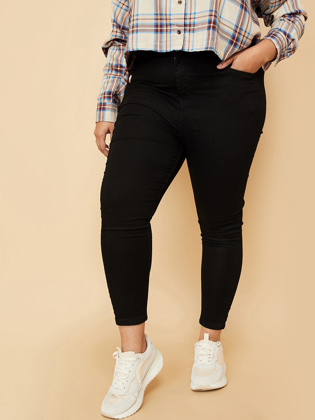 

max Women Plus Size Mid-Rise Clean Look Stretchable Cropped Jeans, Black