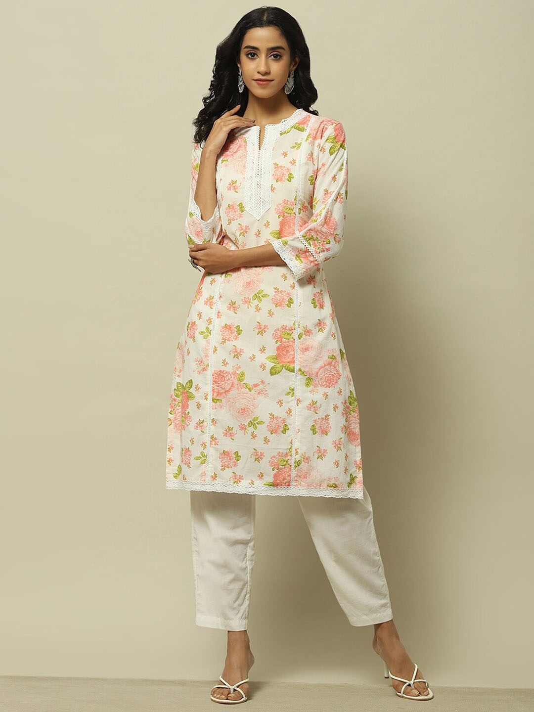 

Rangriti Women Floral Printed Regular Kurta with Trousers, White